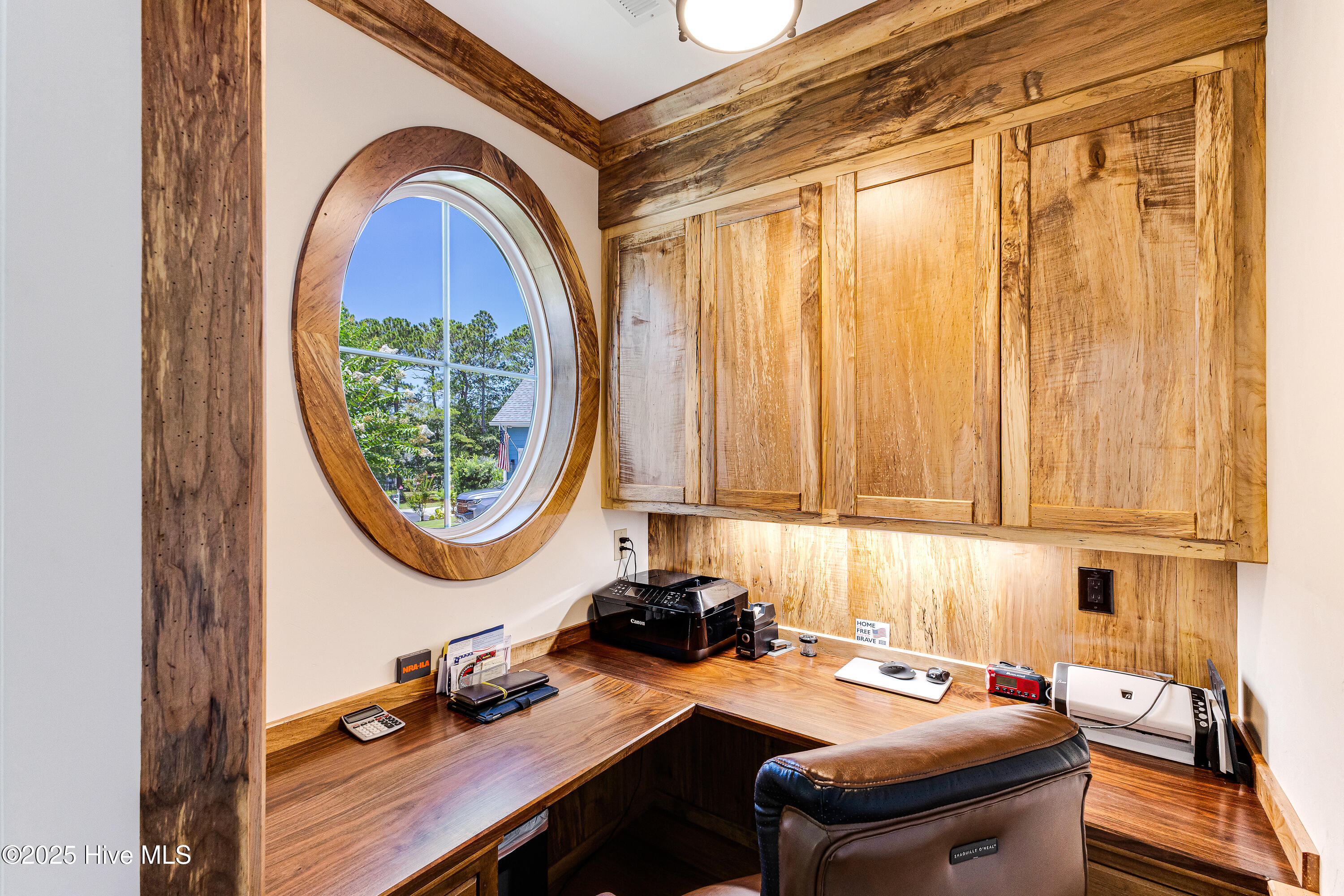 100519190 | Photo 22