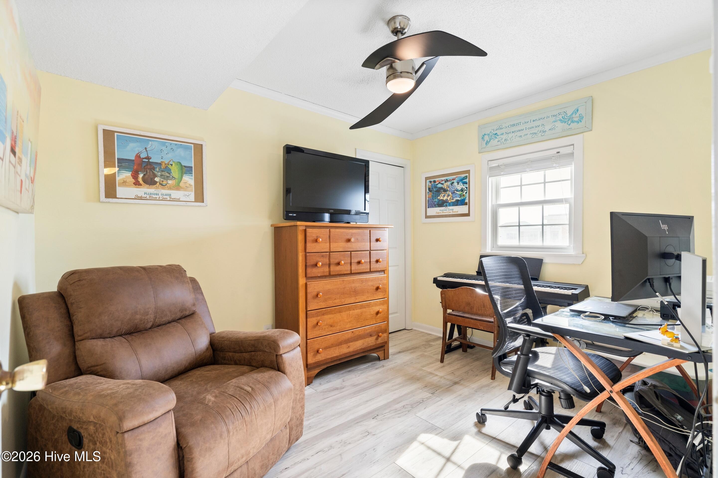 100549000 | Photo 33