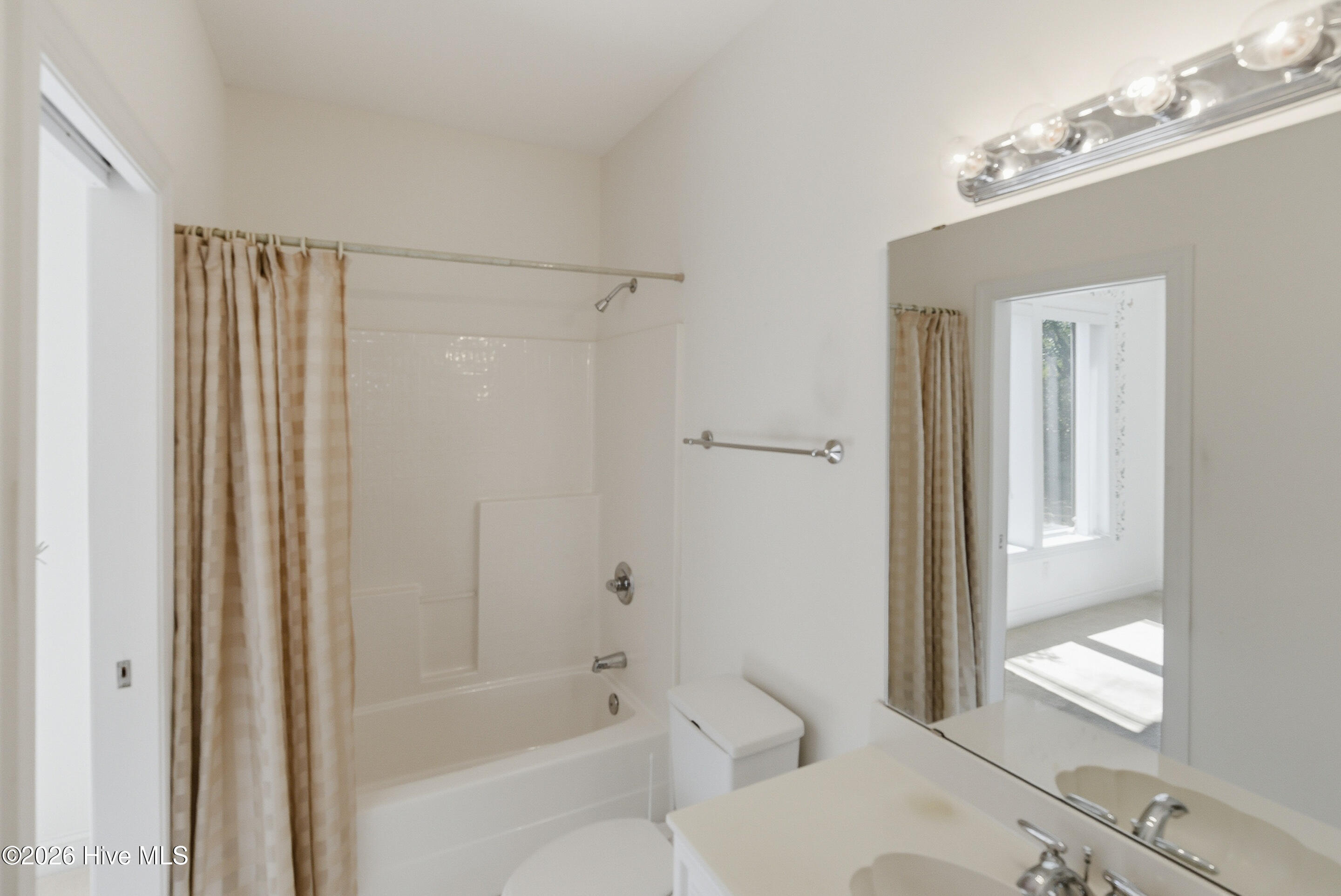 100564038 | Photo 38