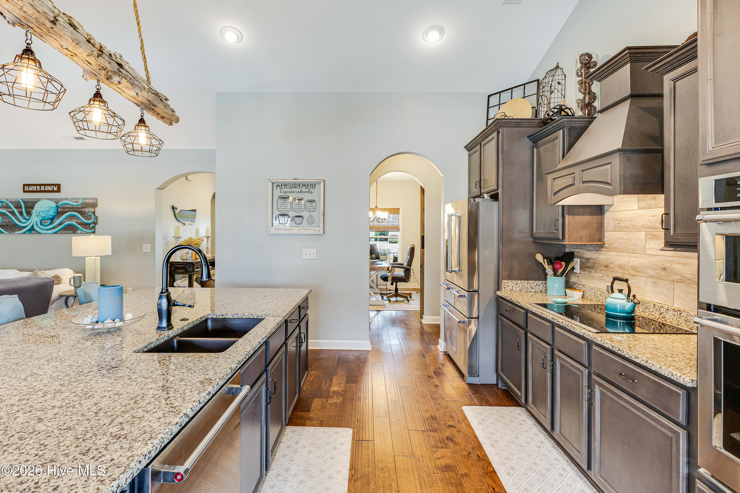 100559447 | Photo 12