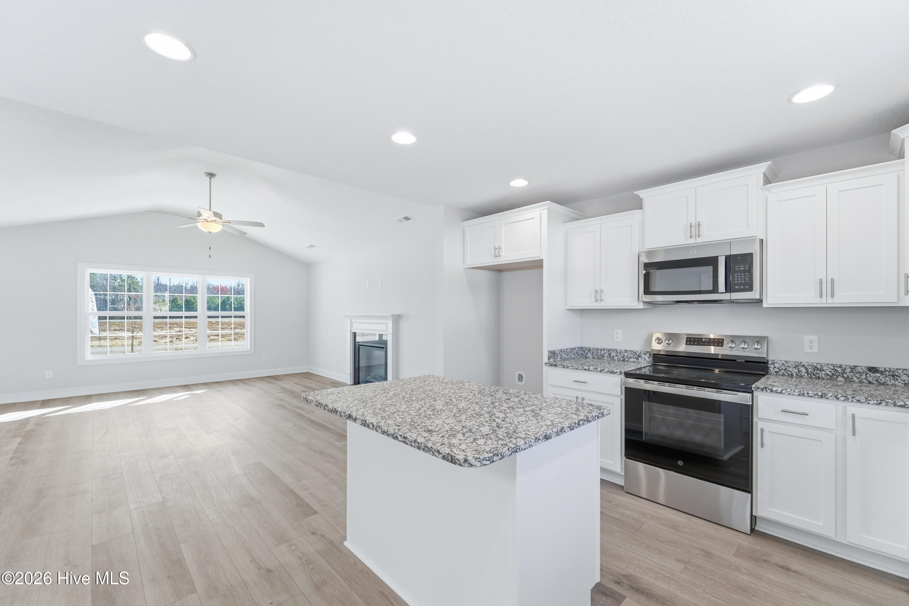 100537618 | Photo 14