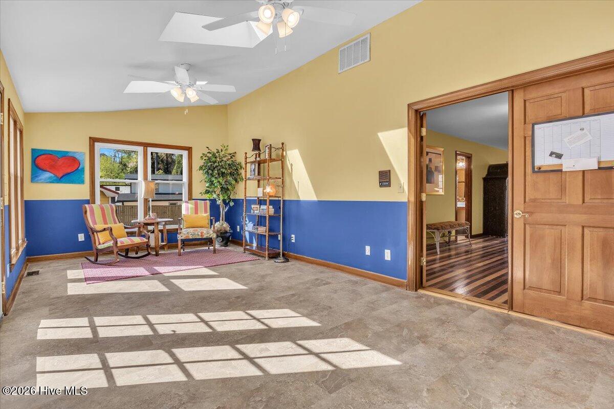 100565591 | Photo 28