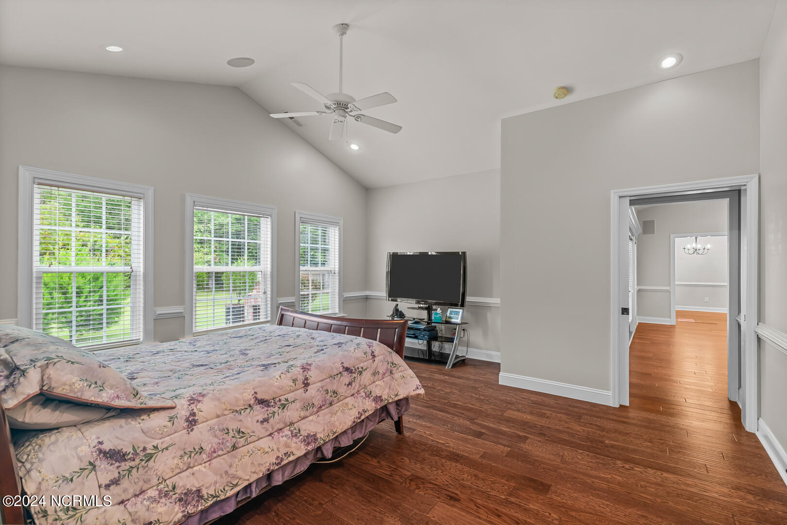 100543742 | Photo 26