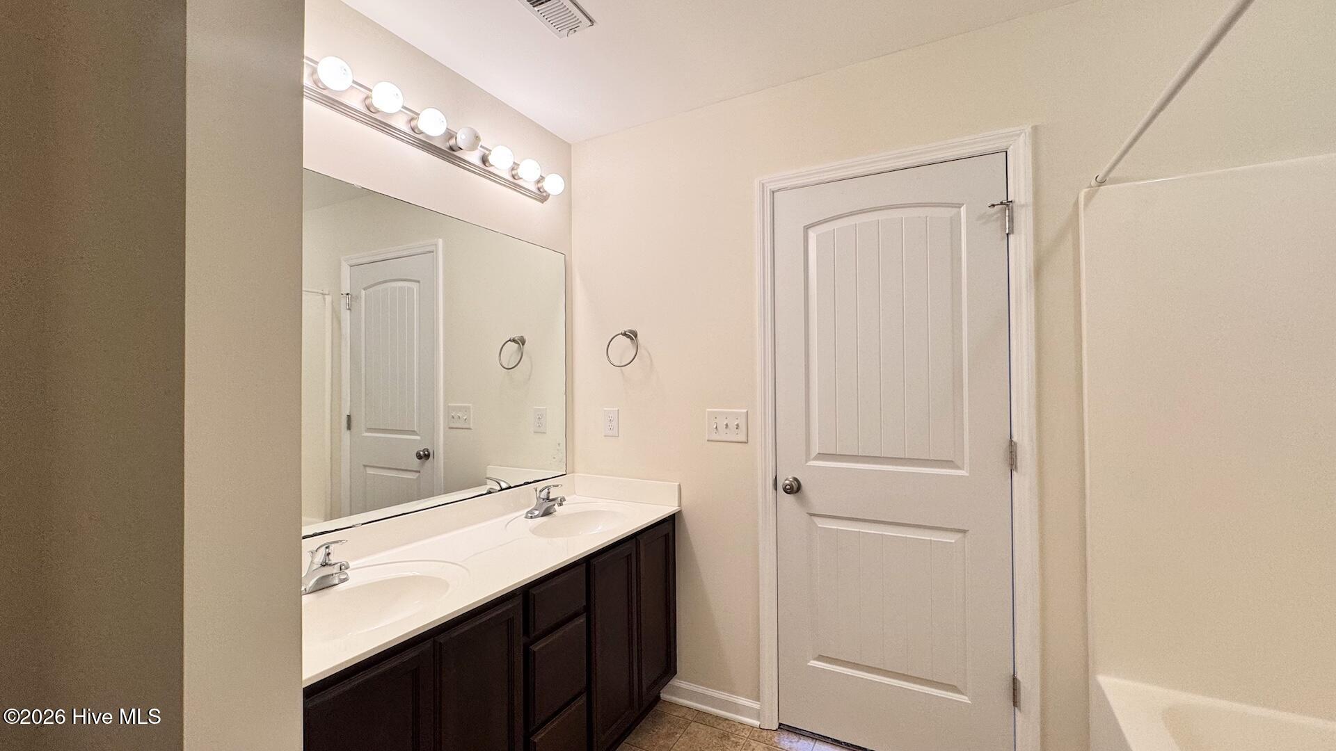 100561973 | Photo 20