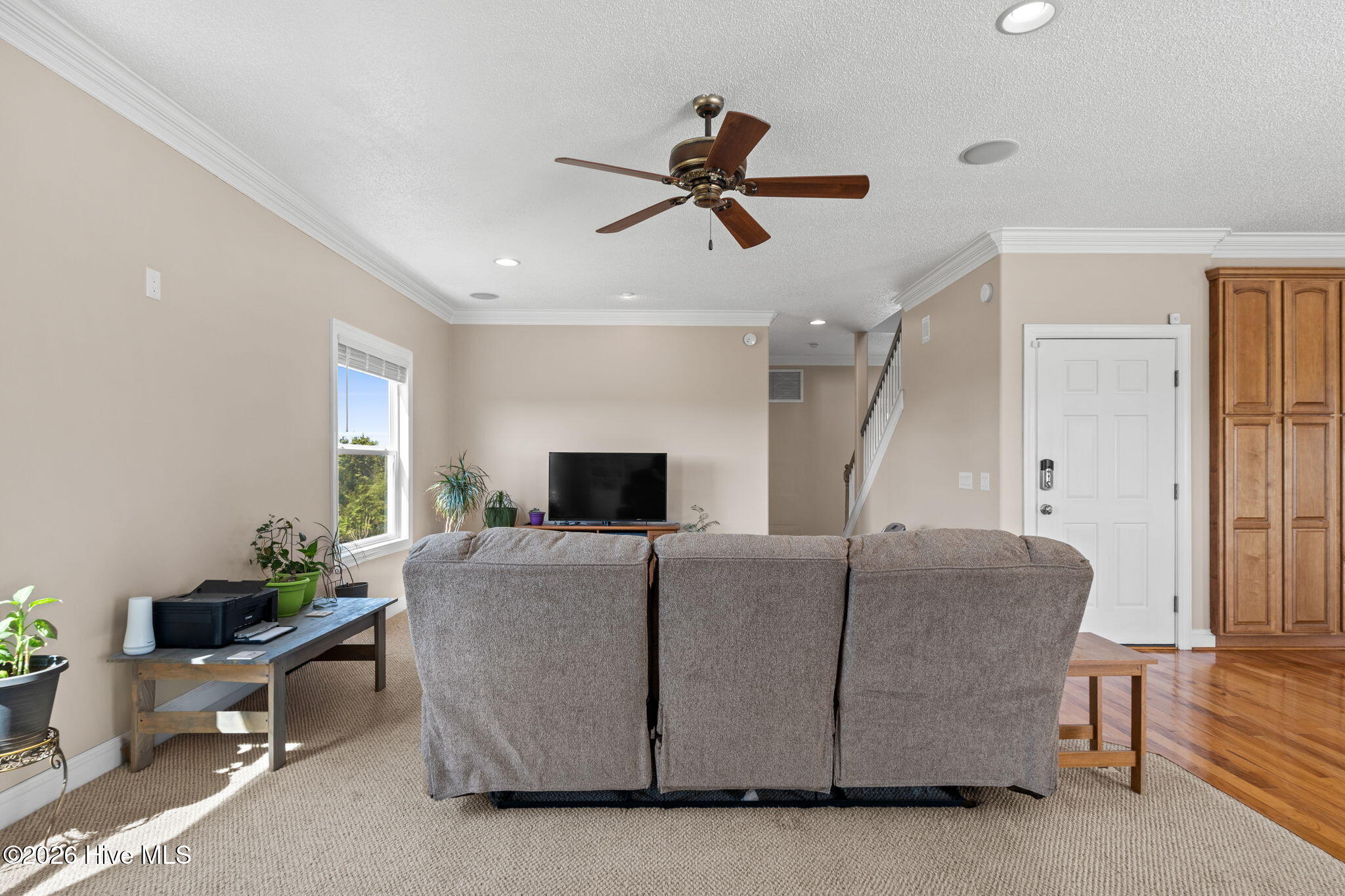 100561673 | Photo 10