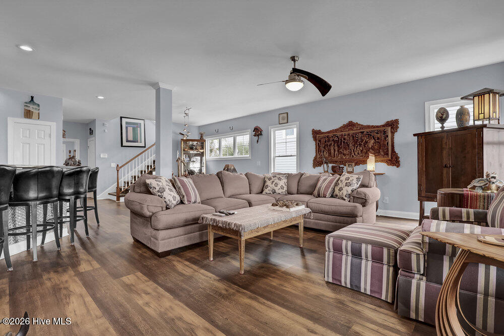 100562970 | Photo 16