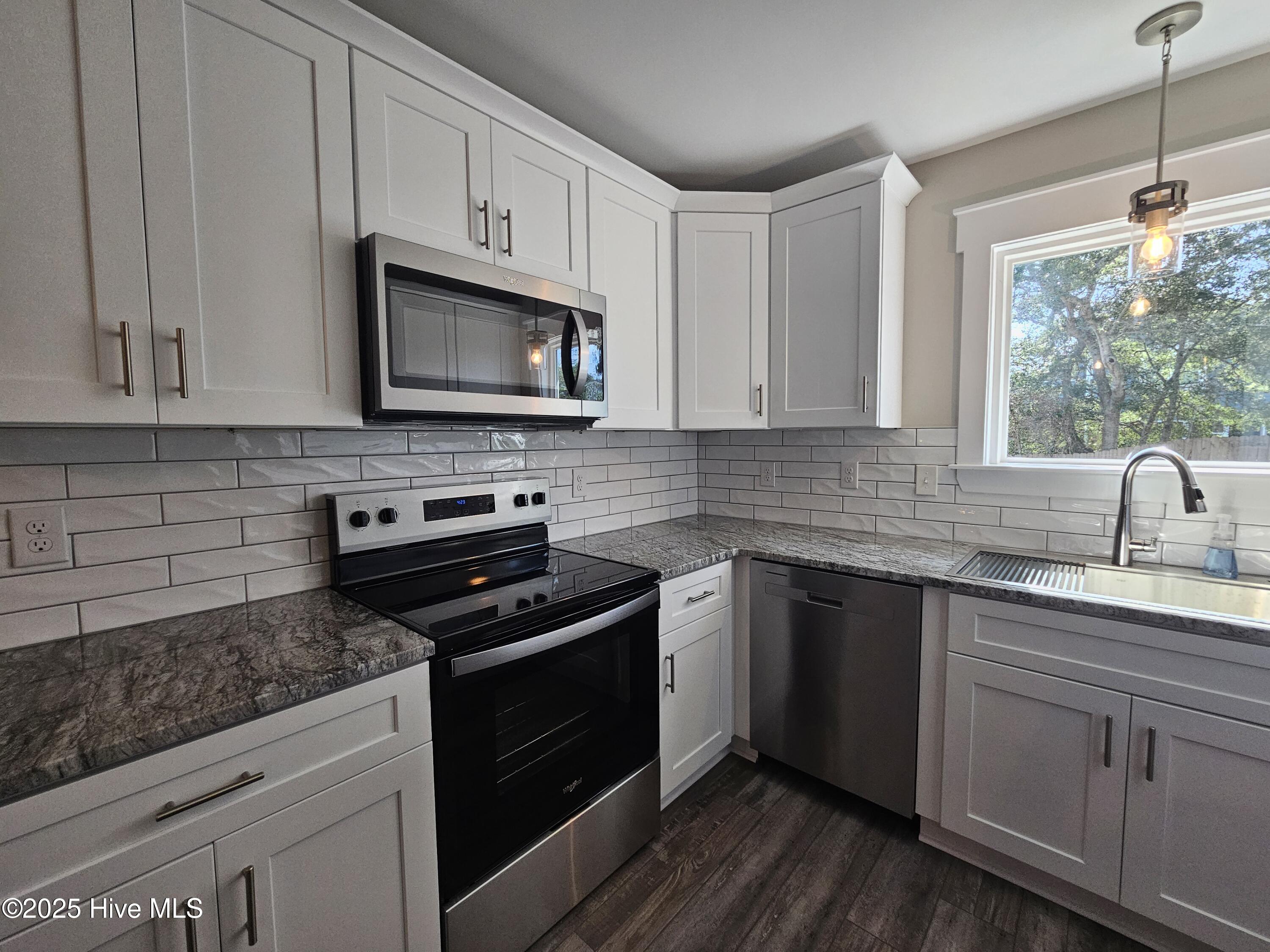 100520602 | Photo 17