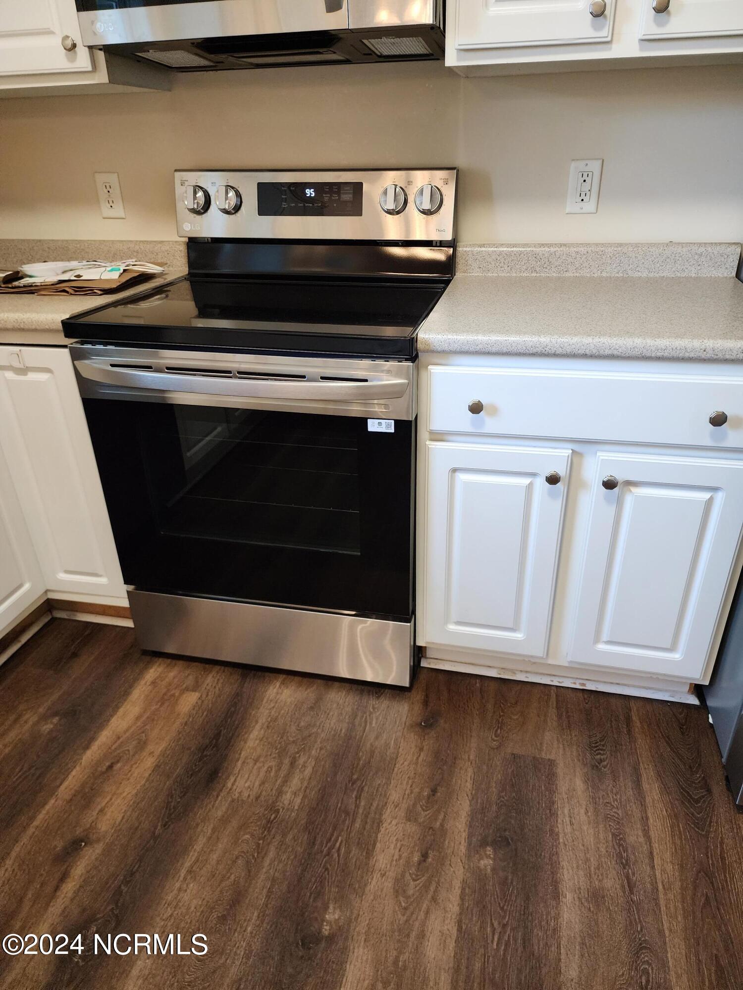 100541932 | Photo 14