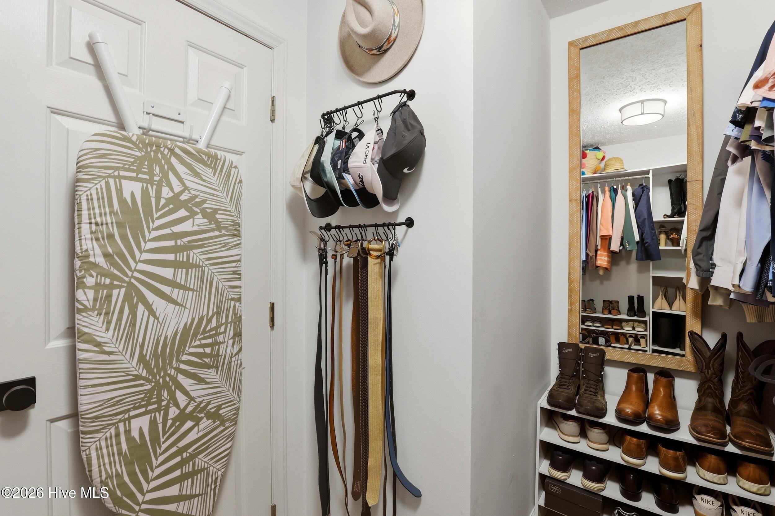 100563853 | Photo 21