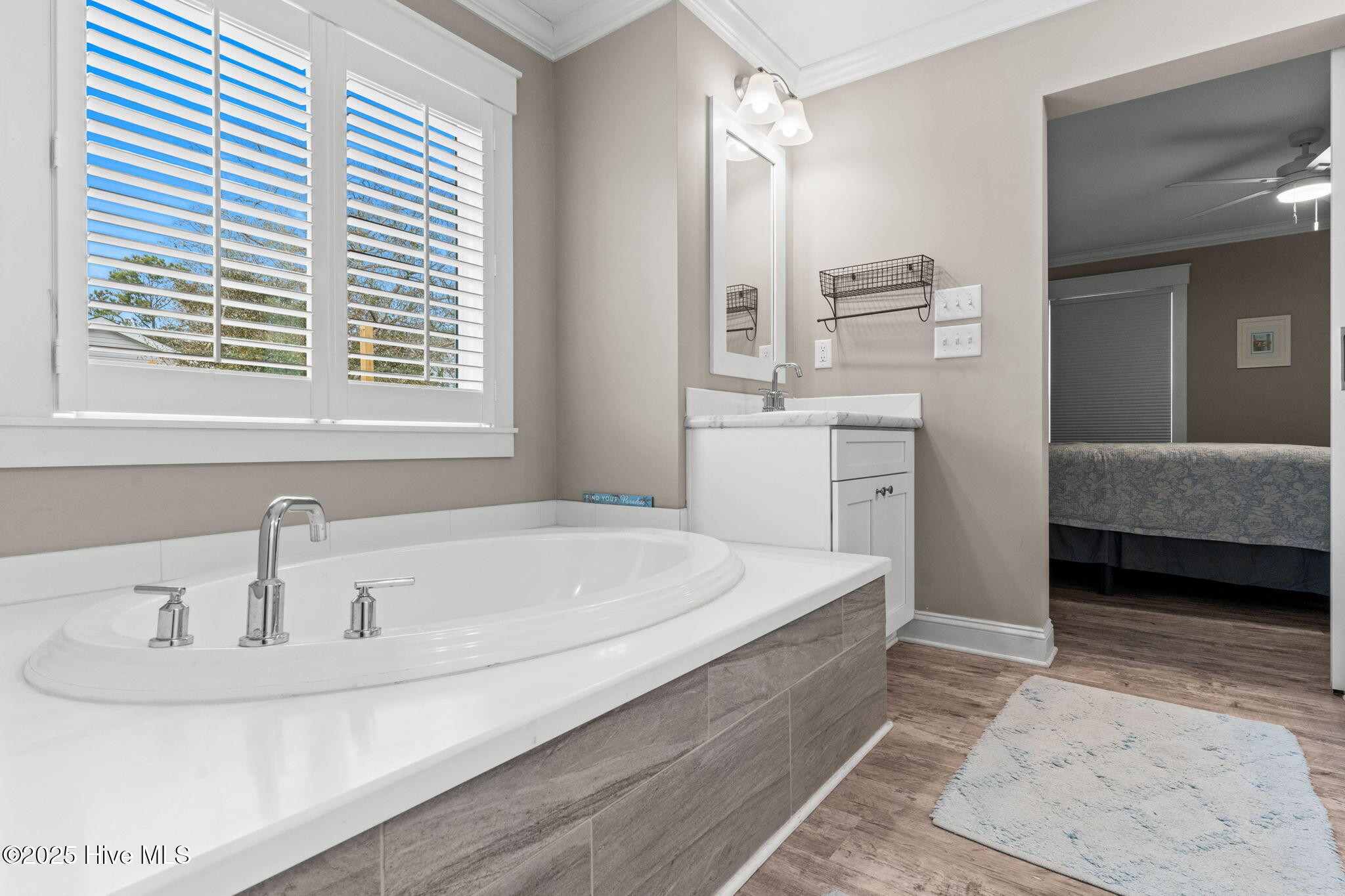 100546923 | Photo 21