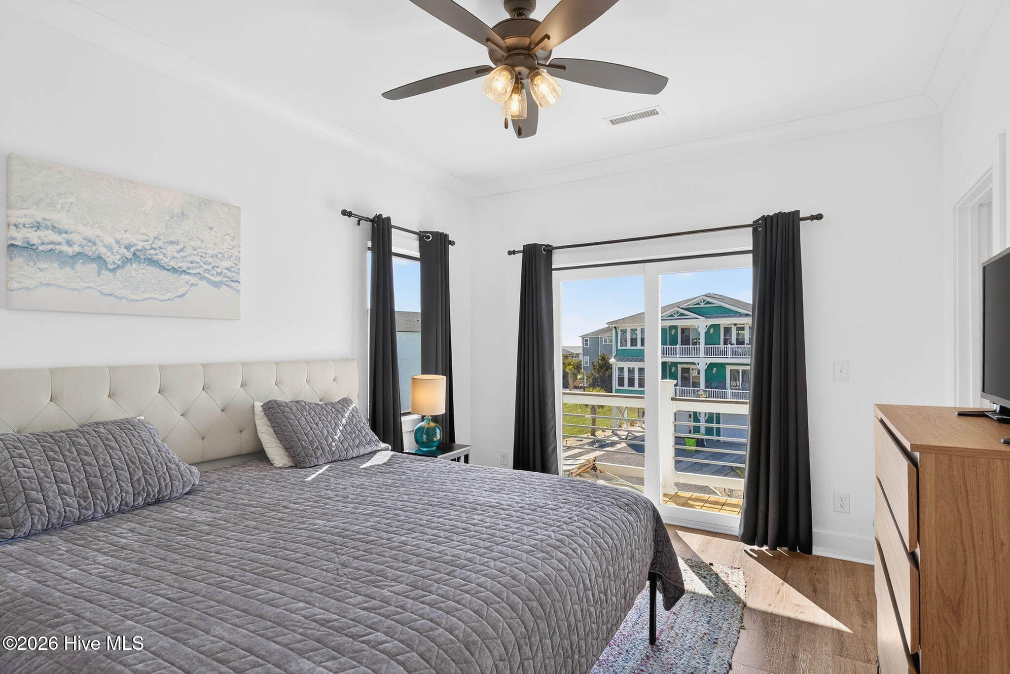 100561676 | Photo 12