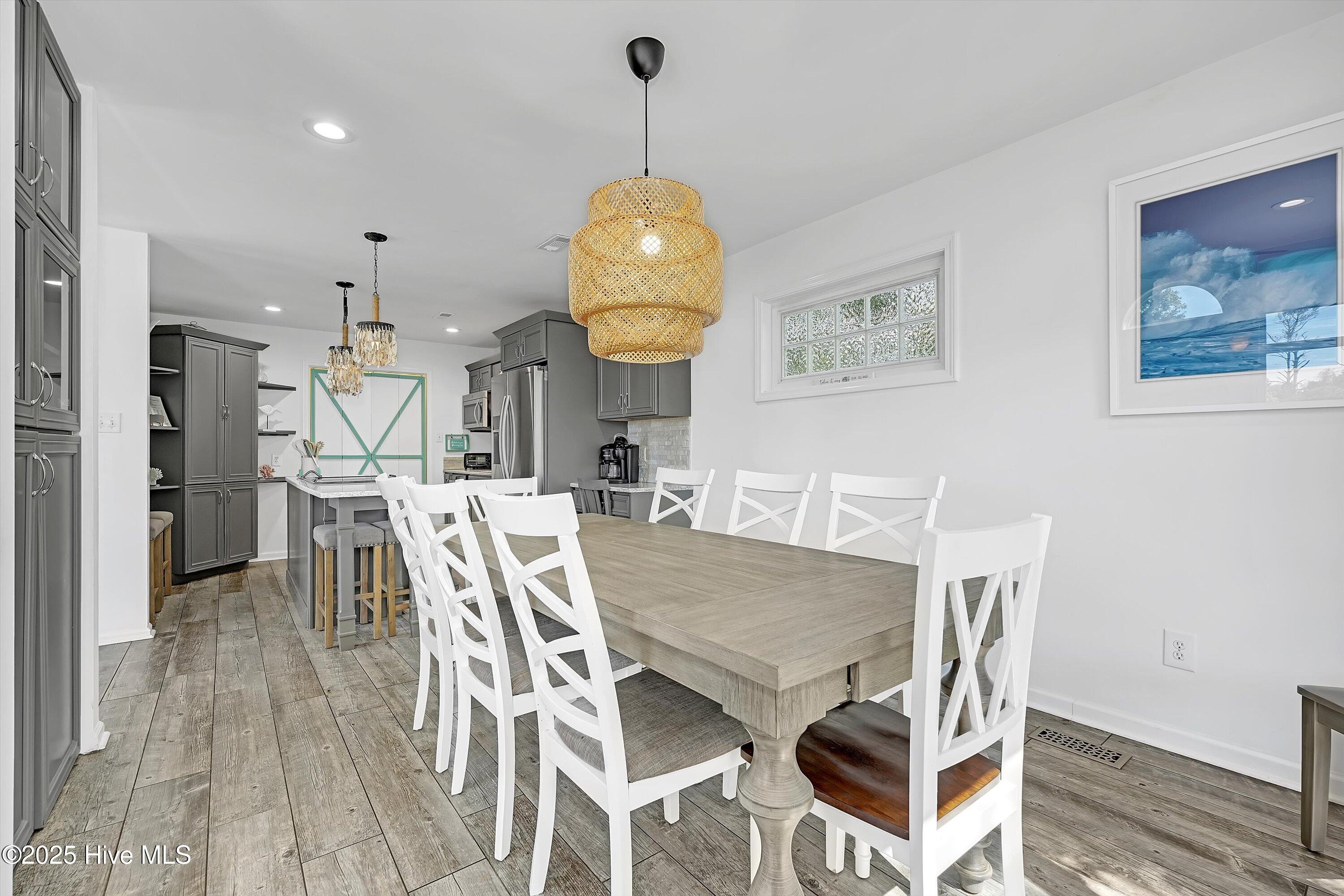 100527837 | Photo 18