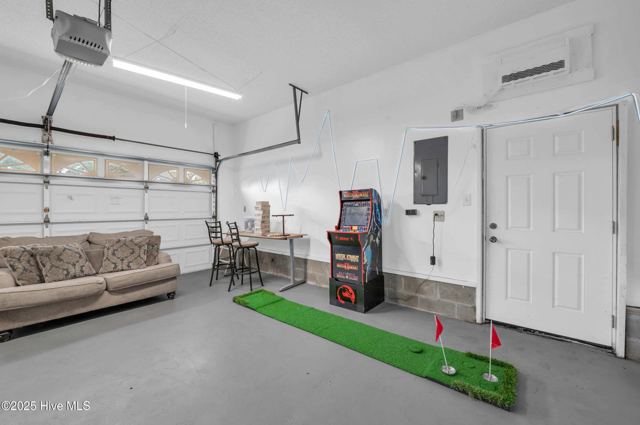 100543917 | Photo 46