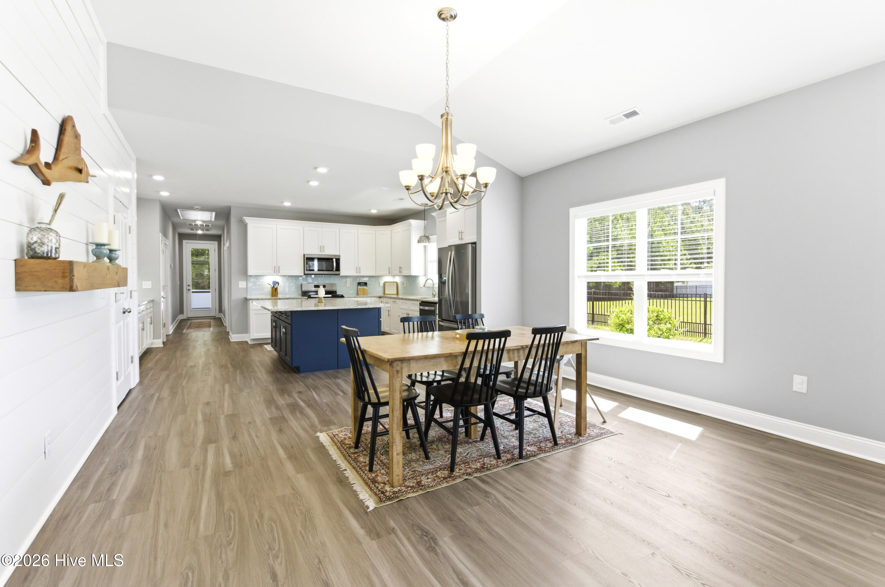 100568018 | Photo 18