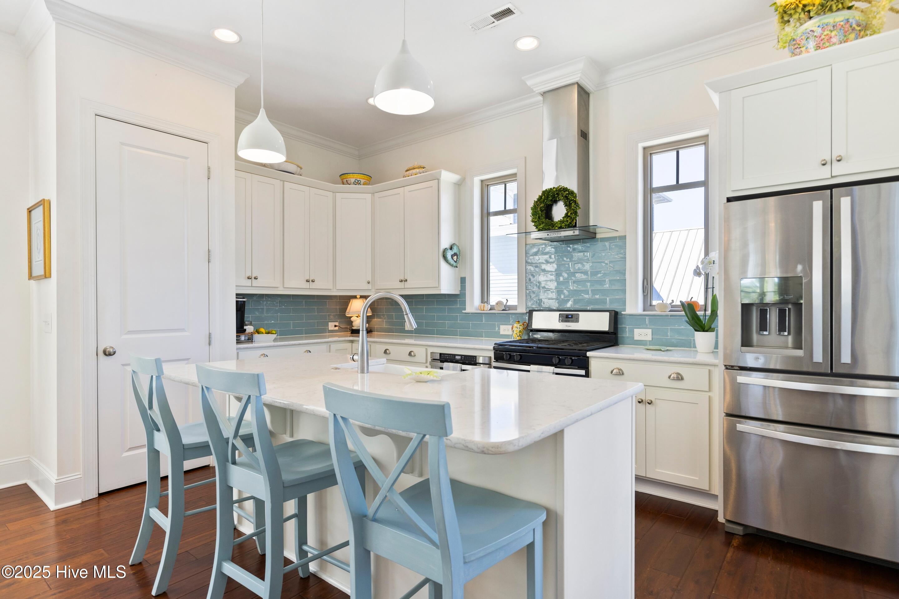 100536198 | Photo 24