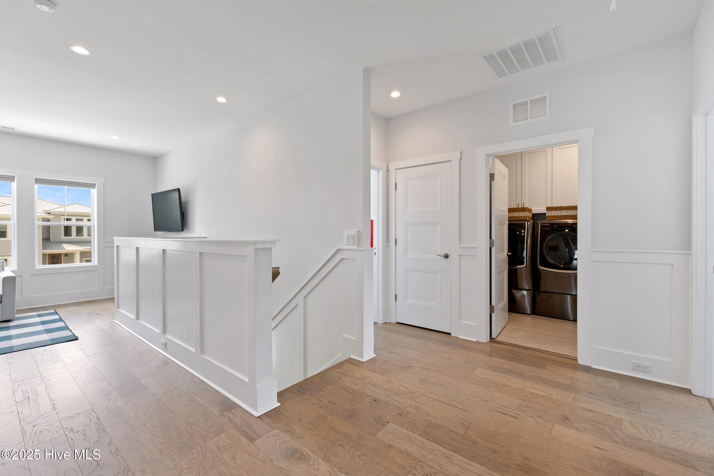 100553970 | Photo 30