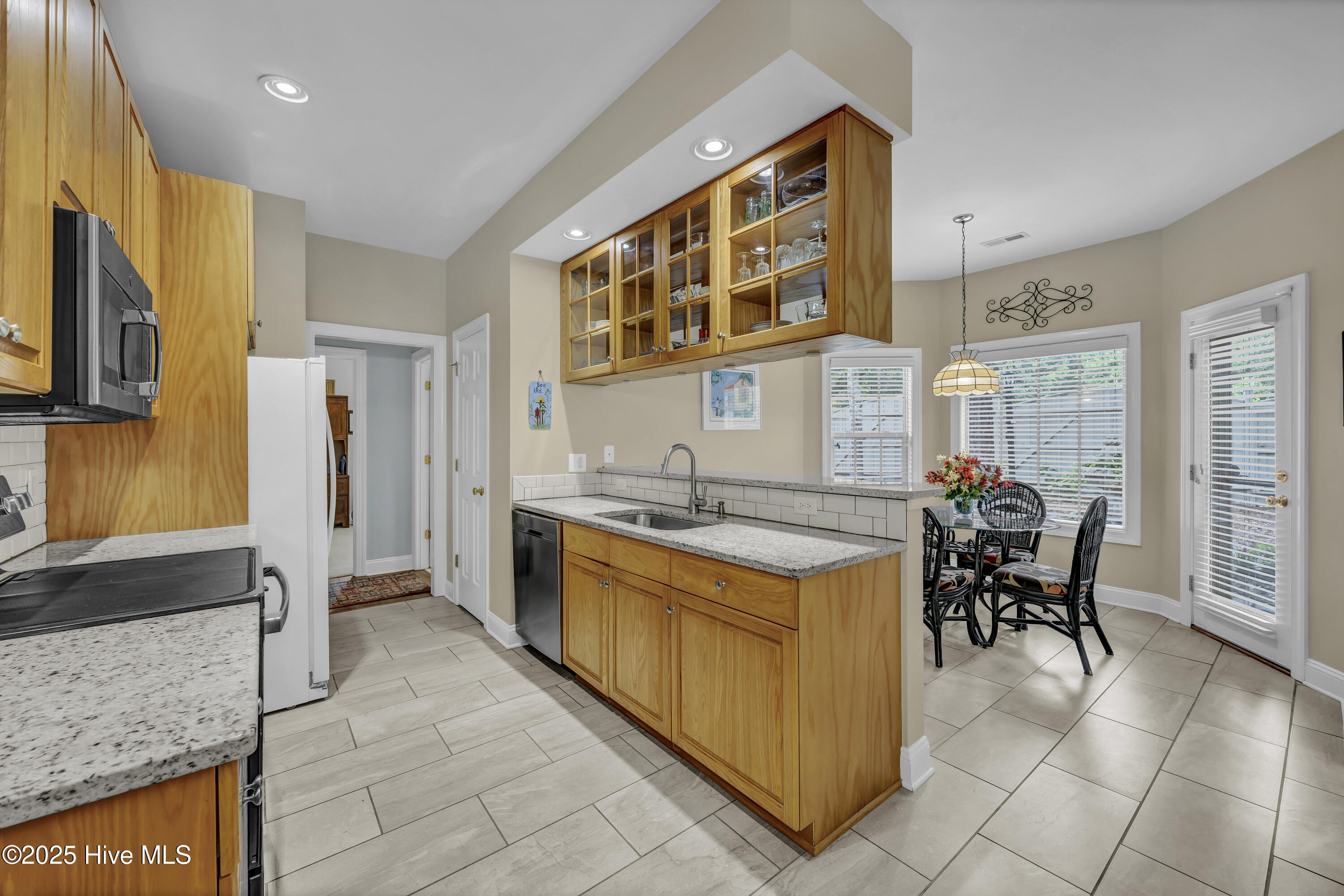 100530959 | Photo 10