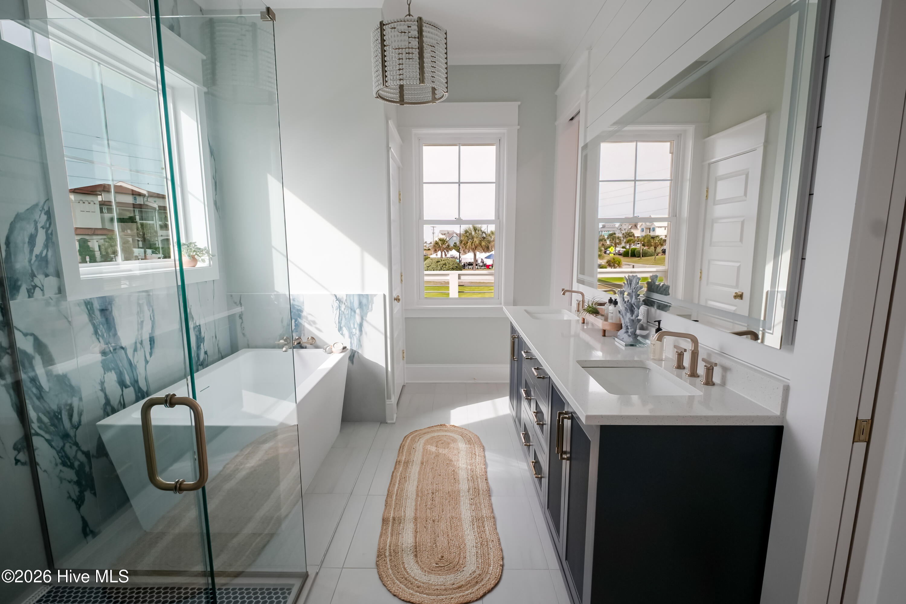 100516070 | Photo 16