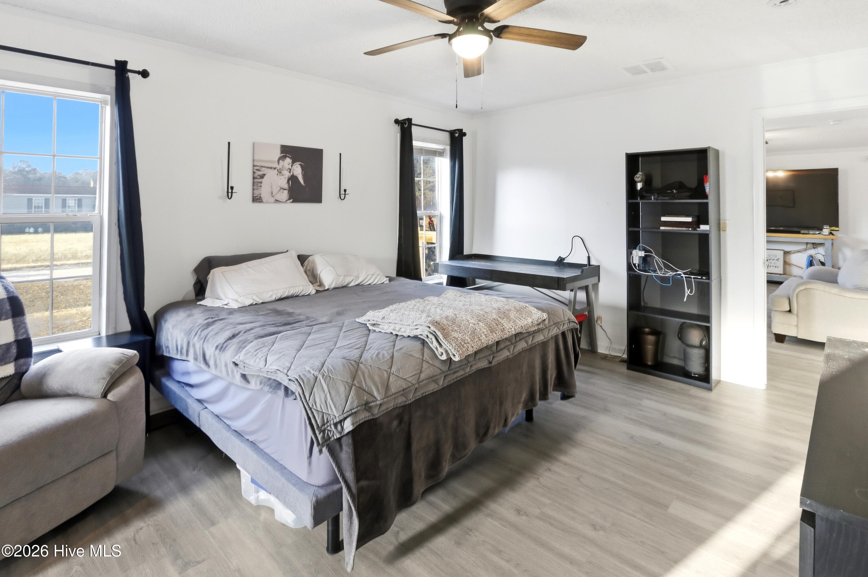 100548935 | Photo 37