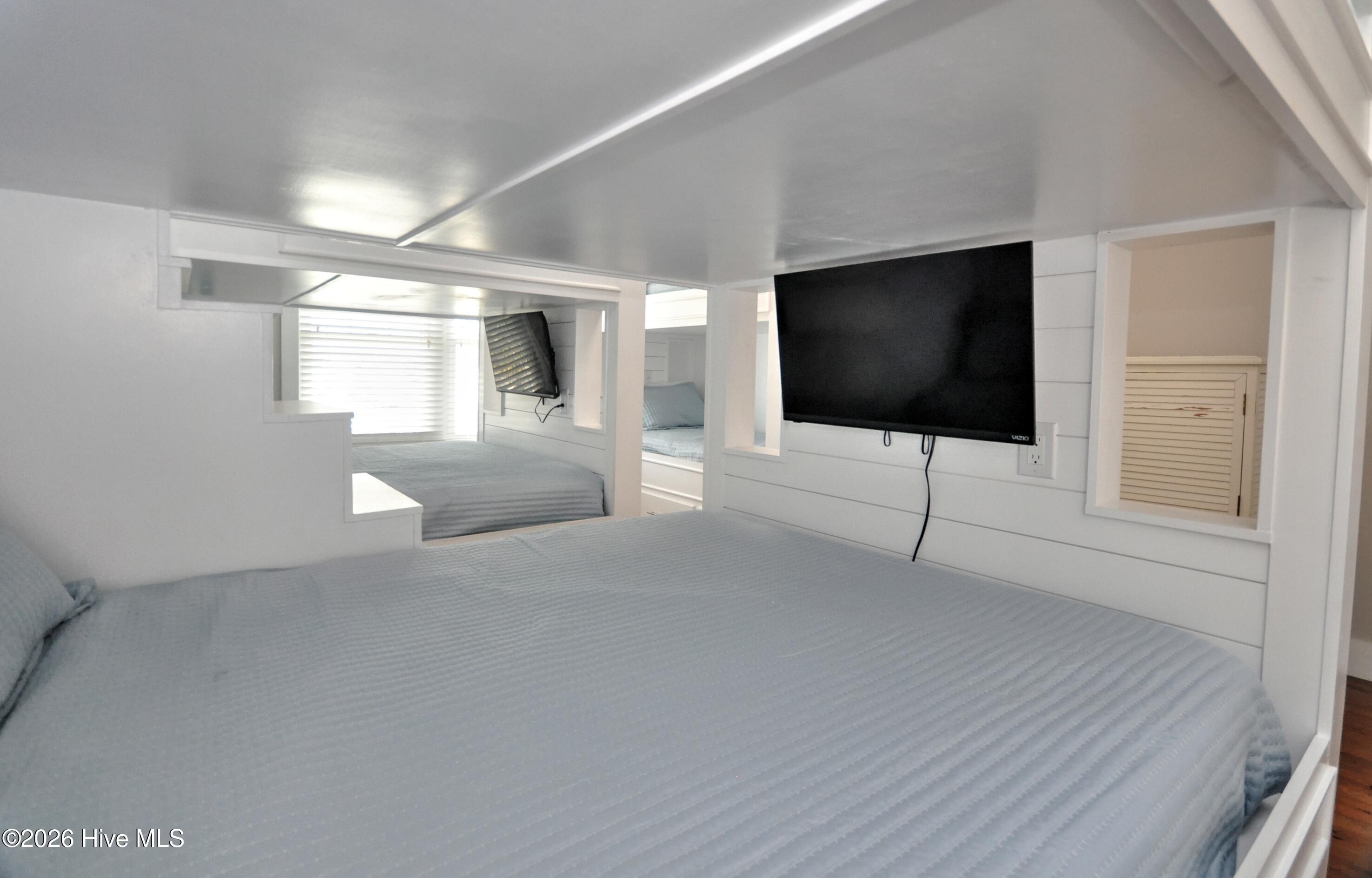 100561409 | Photo 57