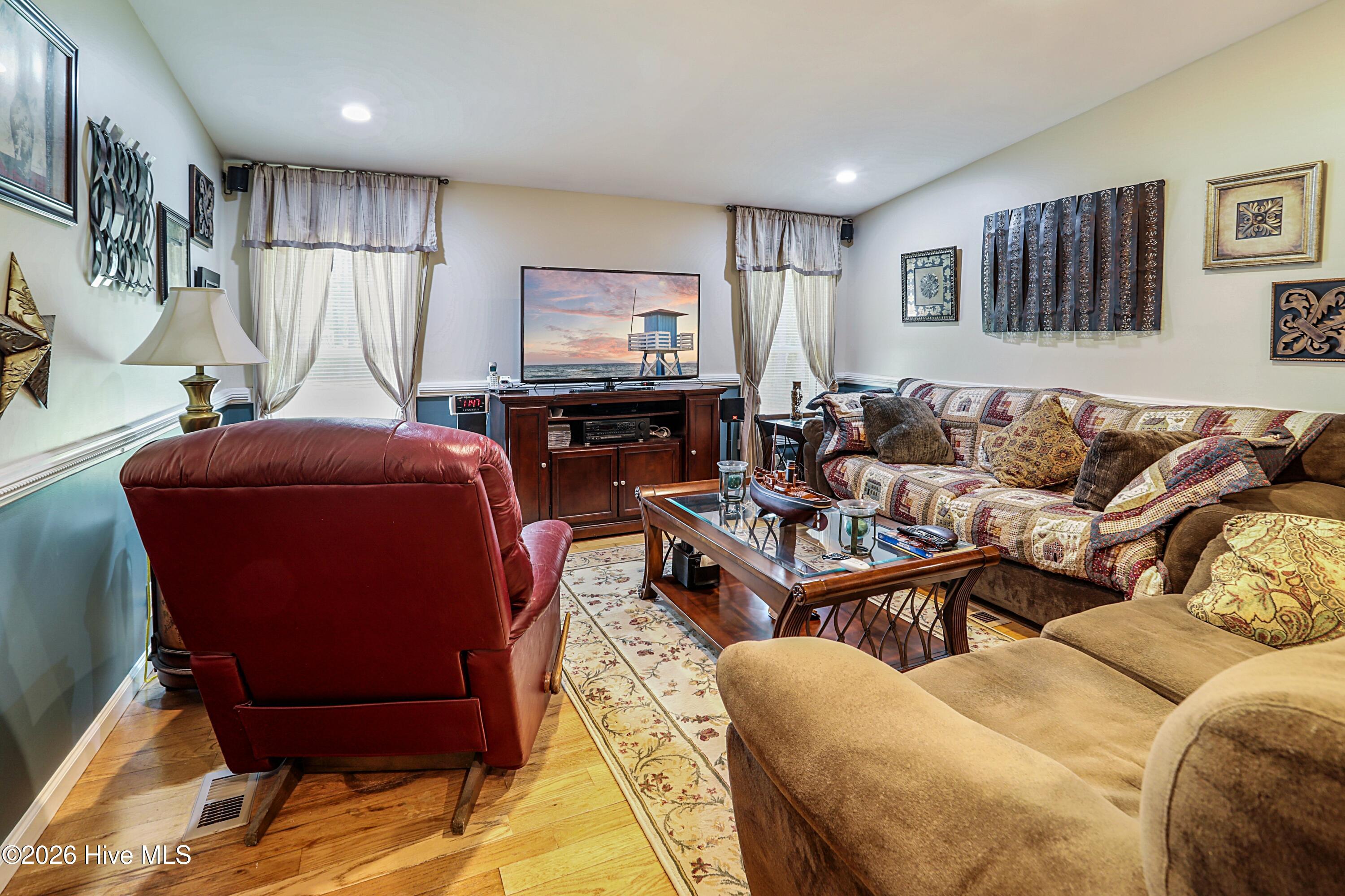 100568147 | Photo 14