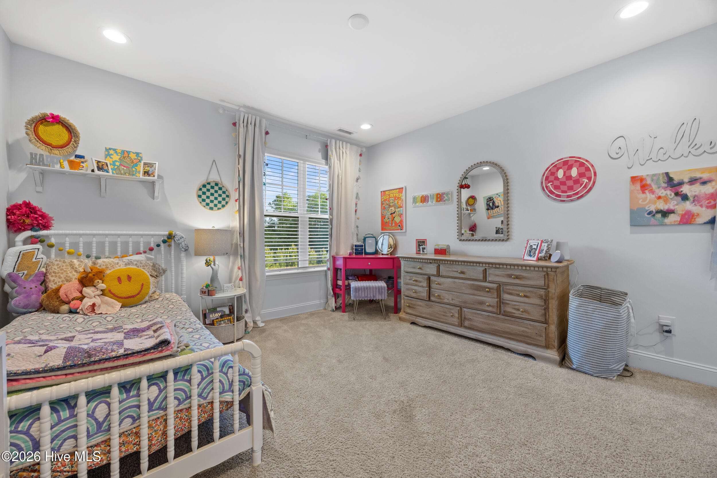 100566940 | Photo 46