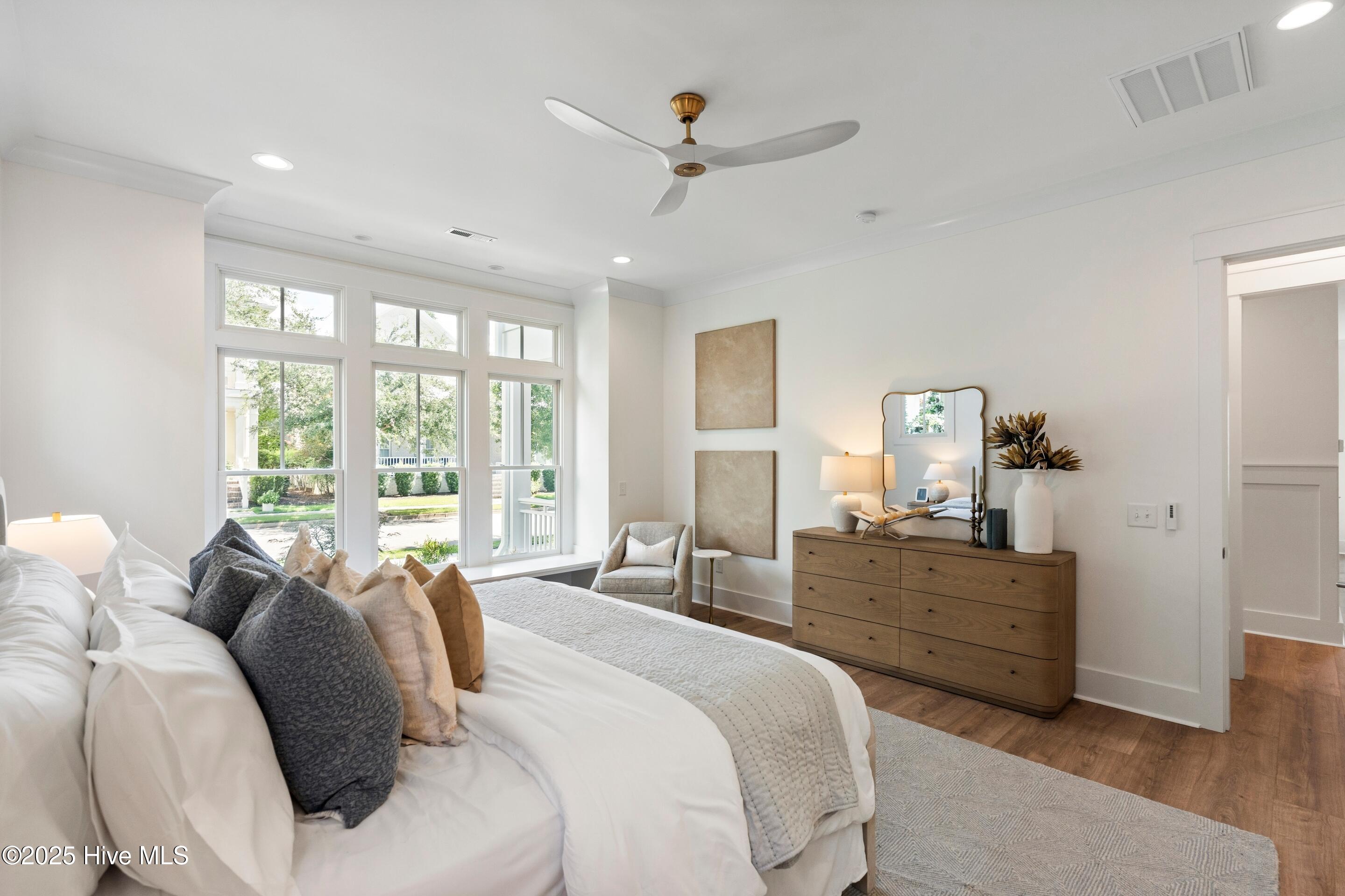 100542273 | Photo 41