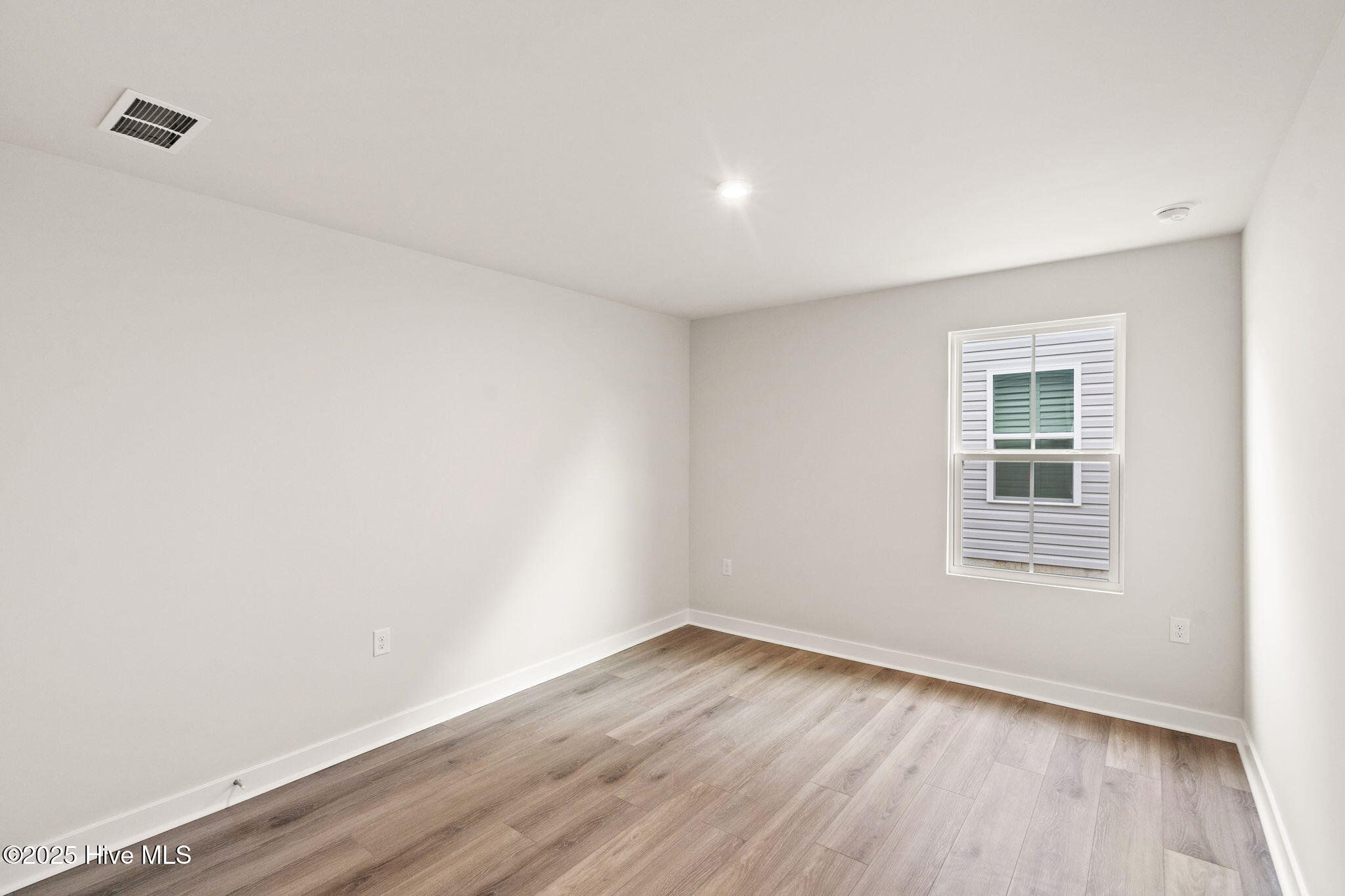 100530777 | Photo 16