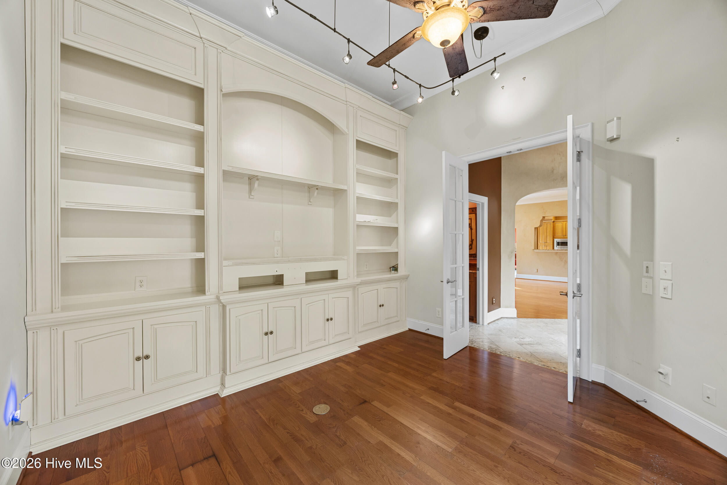 100547162 | Photo 33