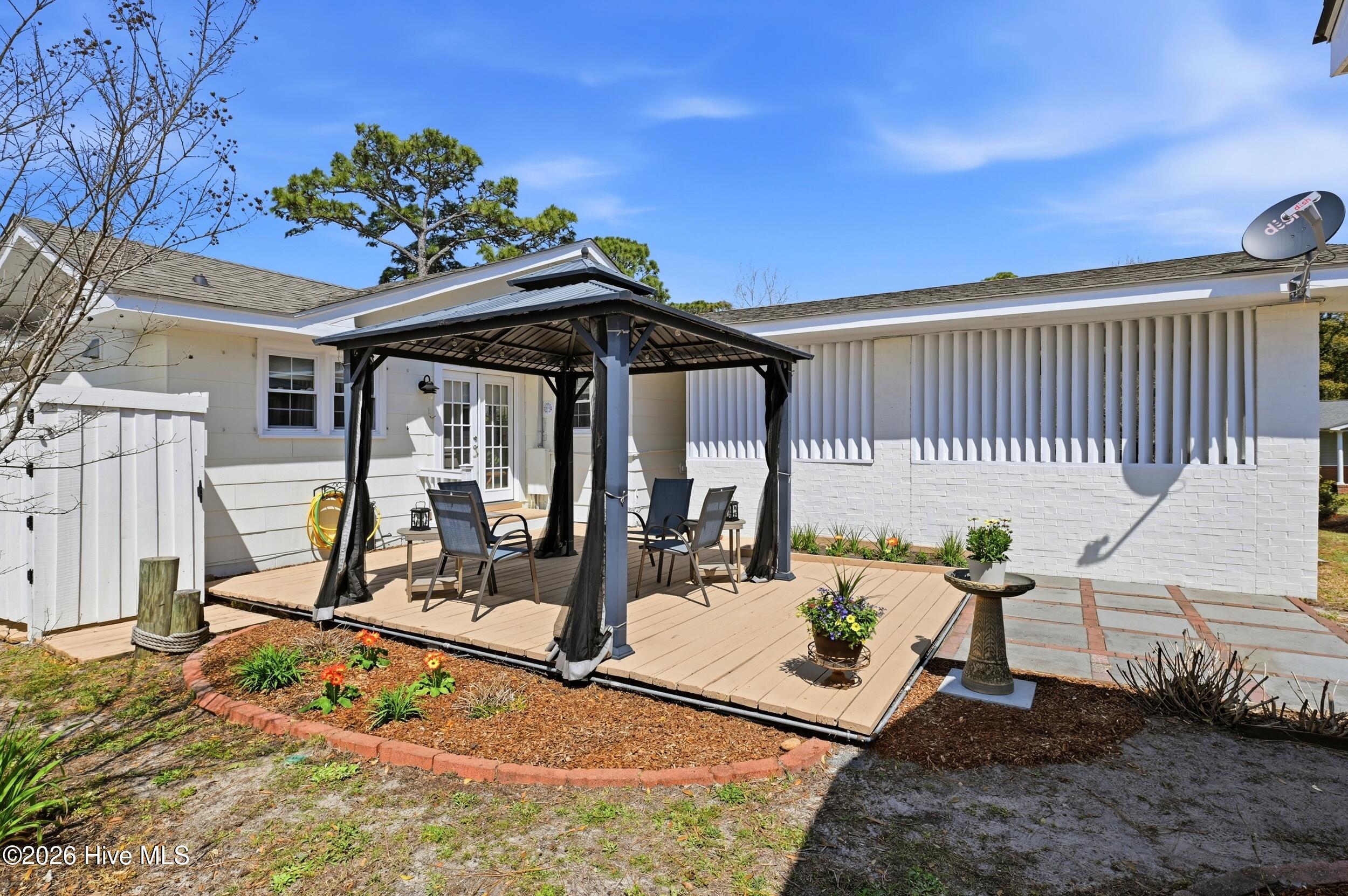 100570502 | Photo 35