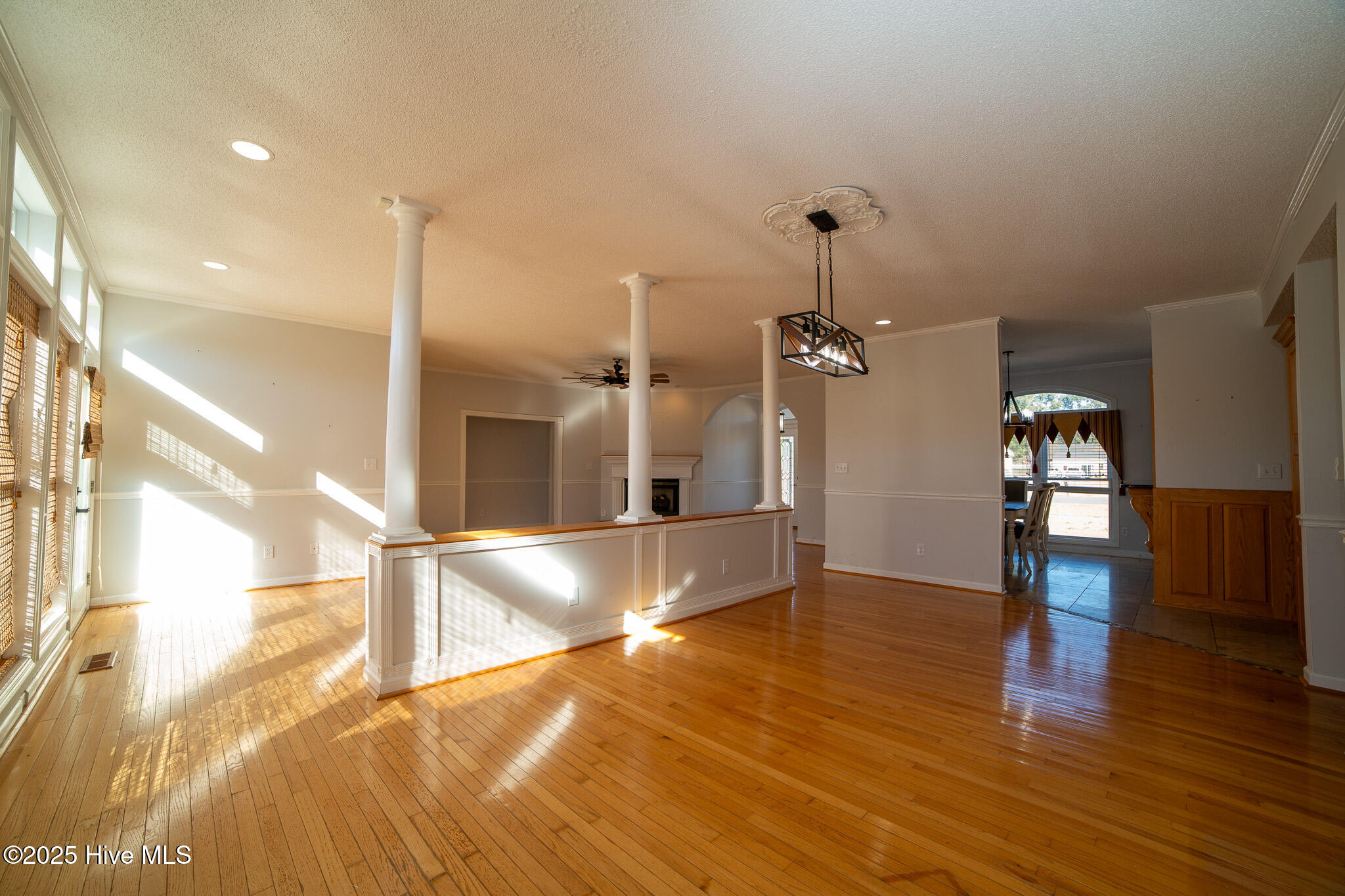 100546342 | Photo 53