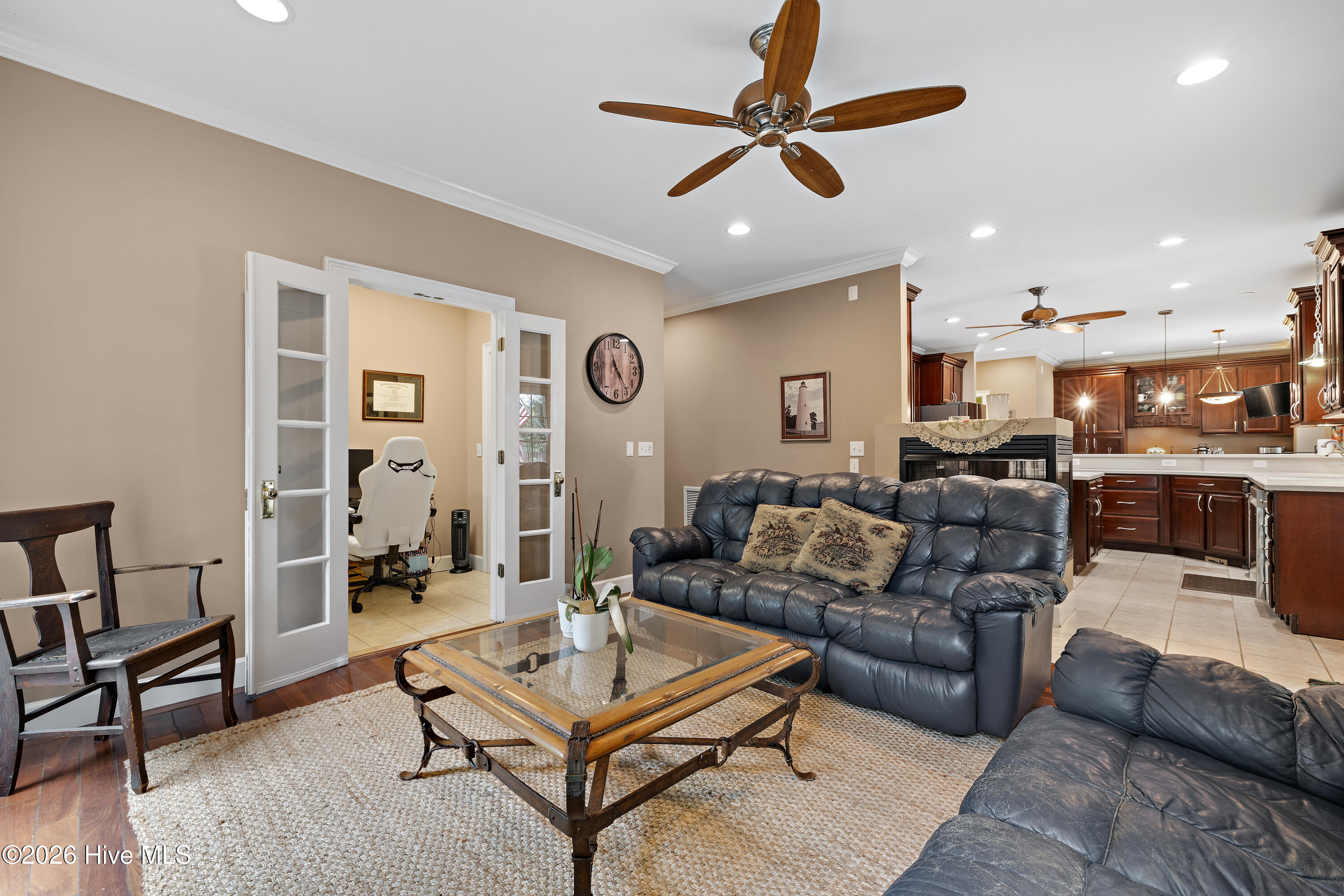 100592025 | Photo 18