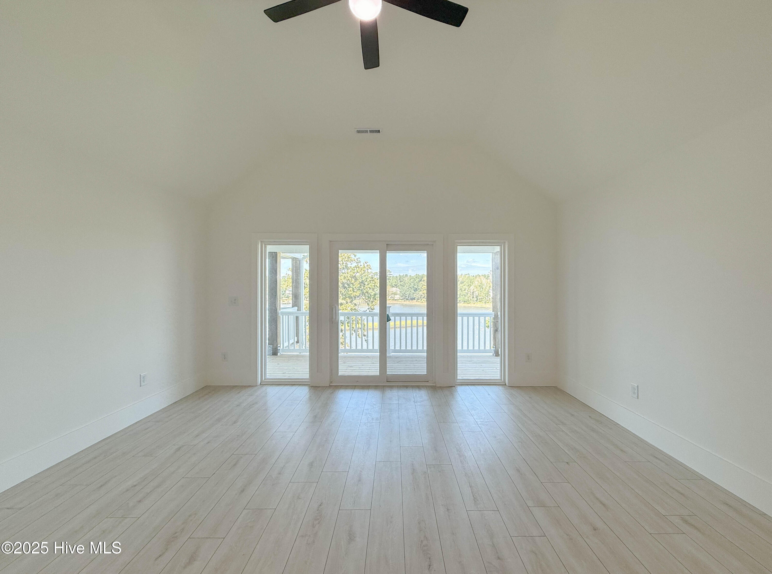 100539536 | Photo 58