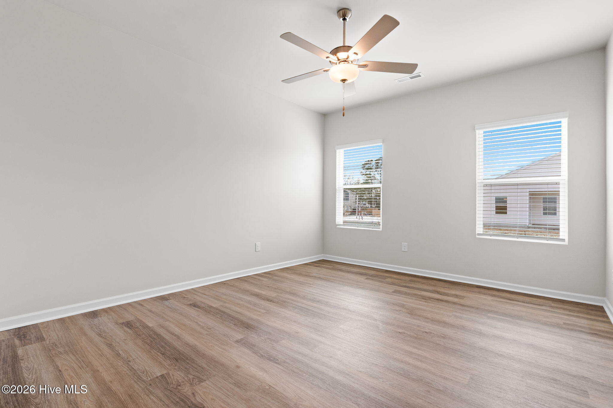 100546635 | Photo 12