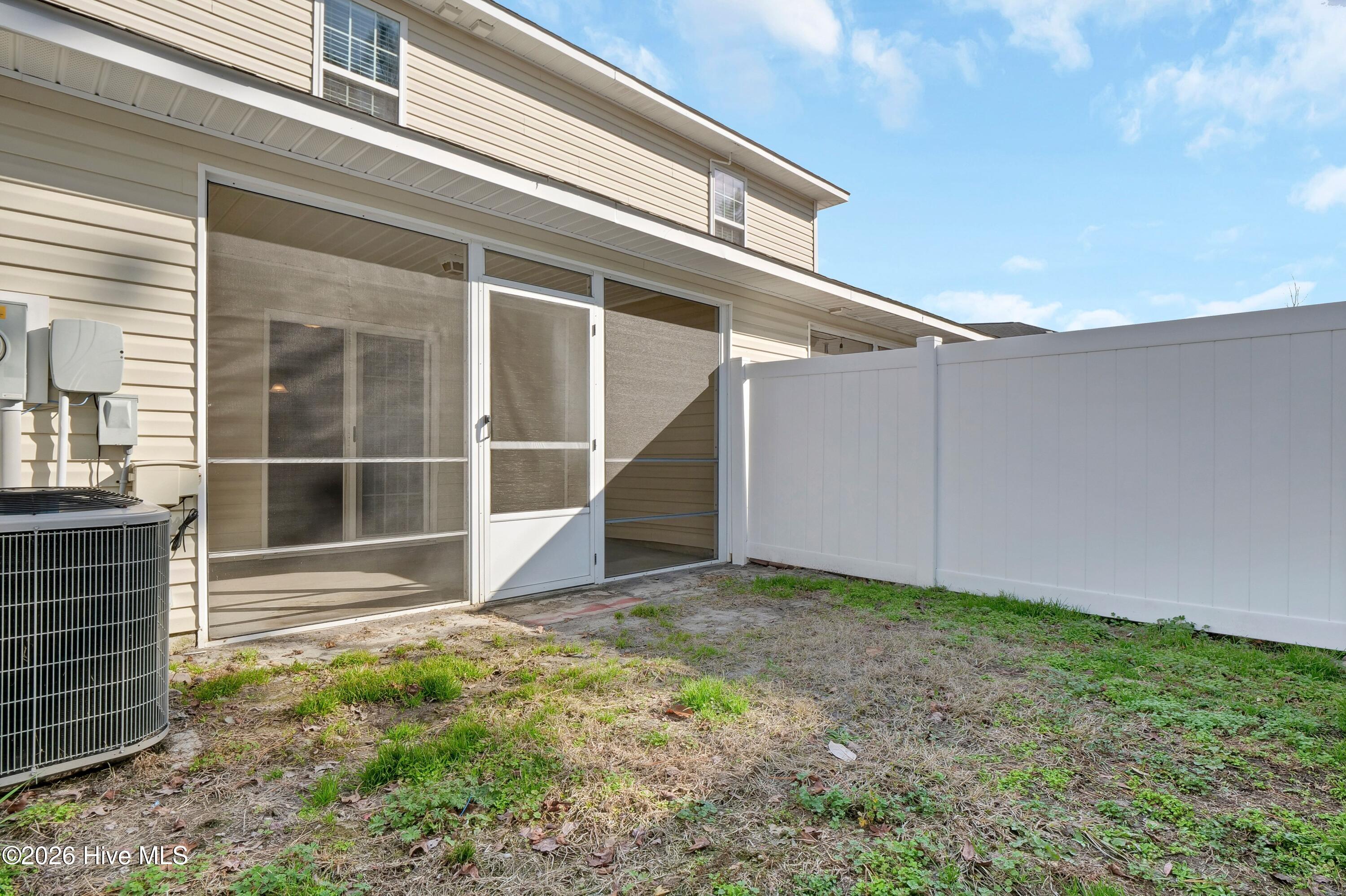 100550927 | Photo 25