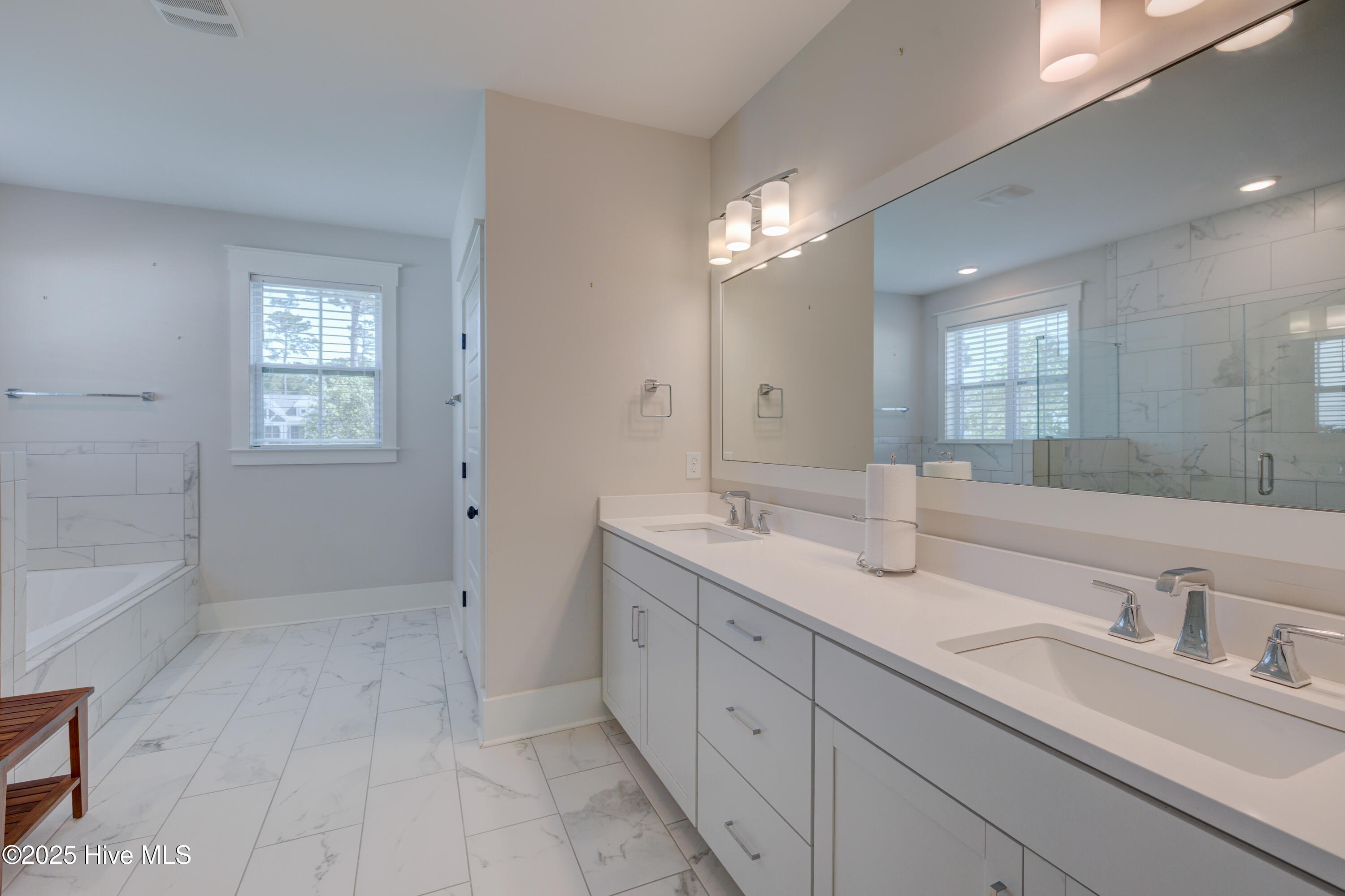 100553417 | Photo 38