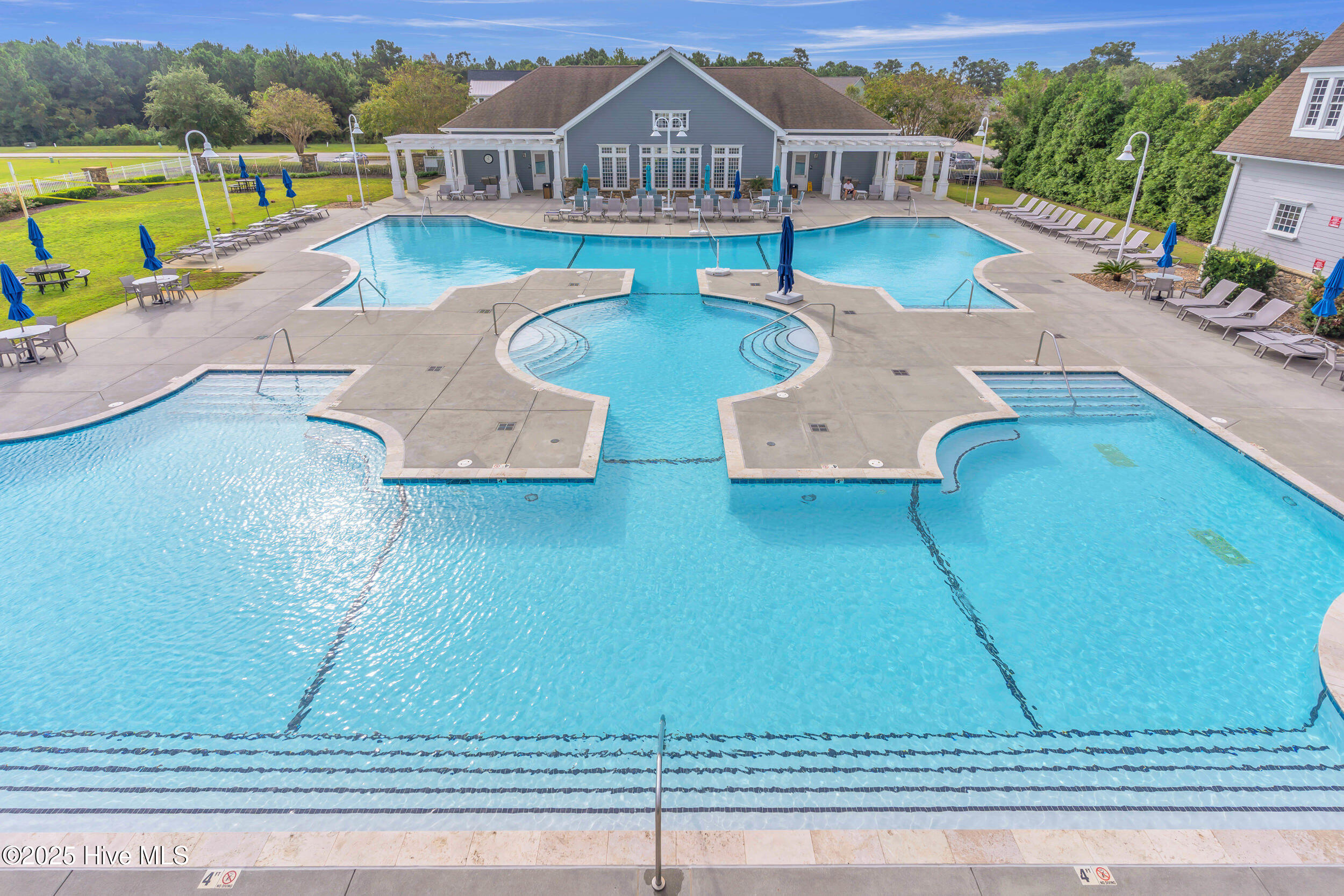 100535117 | Photo 77