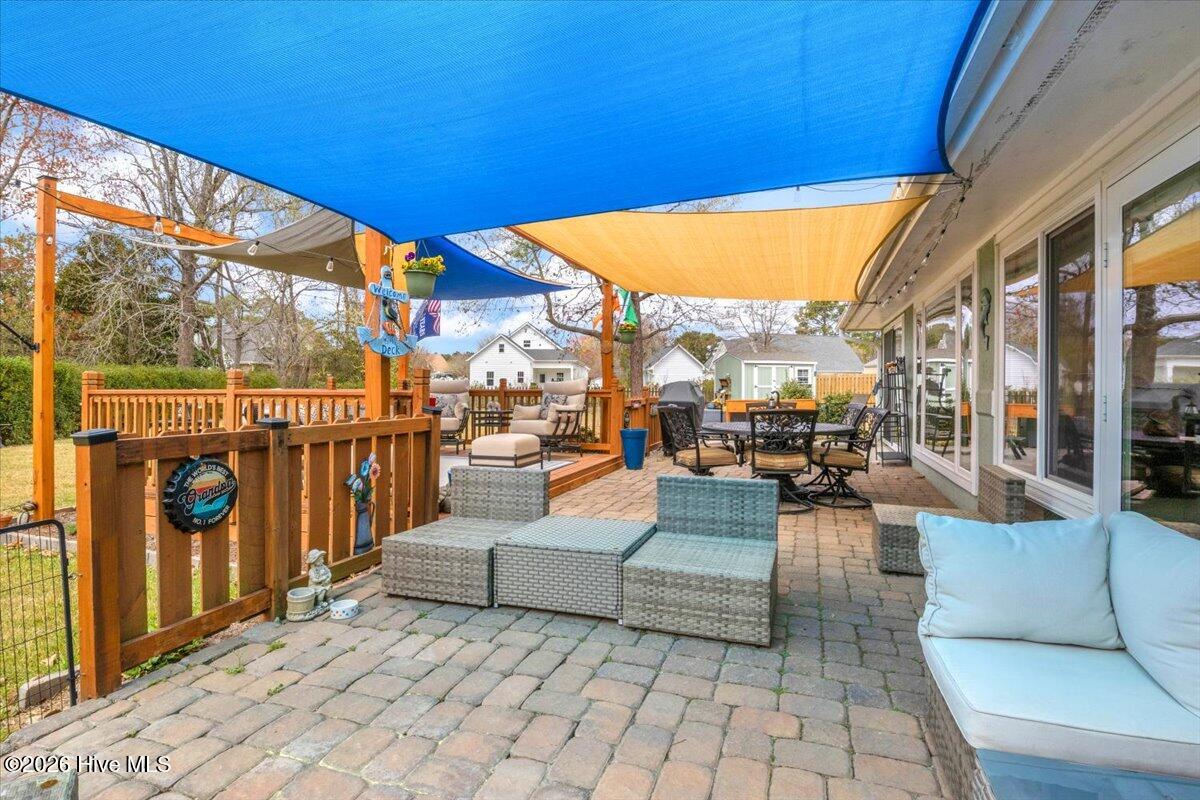 100563011 | Photo 44