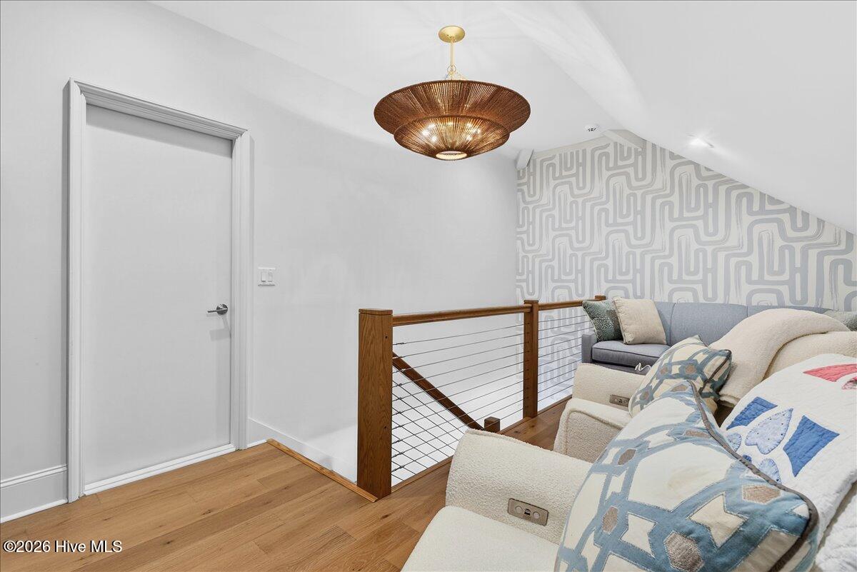 100549298 | Photo 59