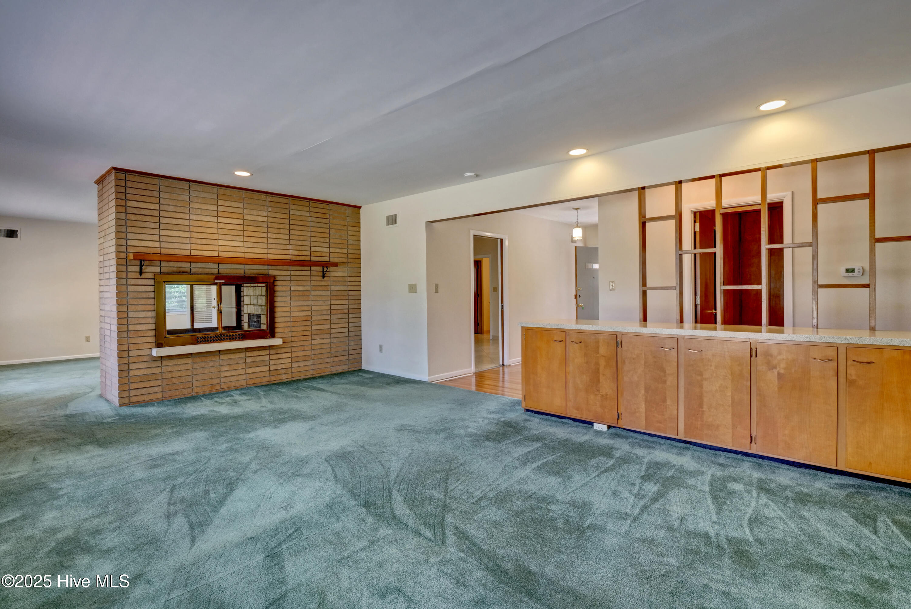 100536317 | Photo 10