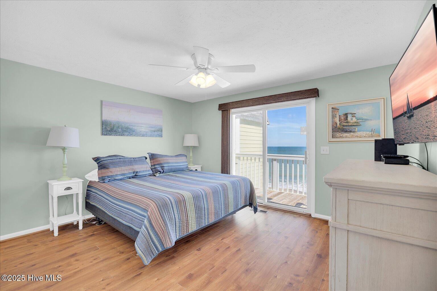 100490707 | Photo 24