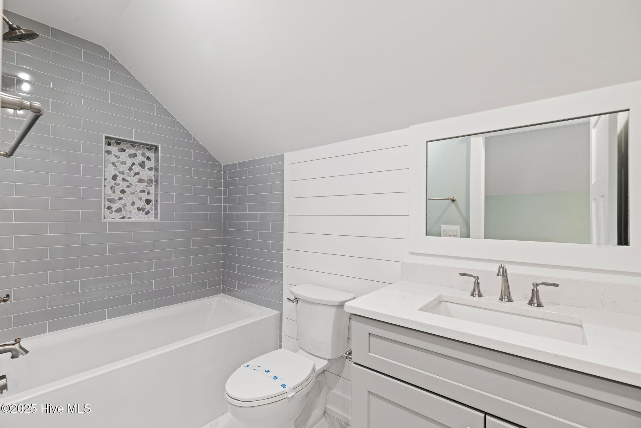 100479580 | Photo 44