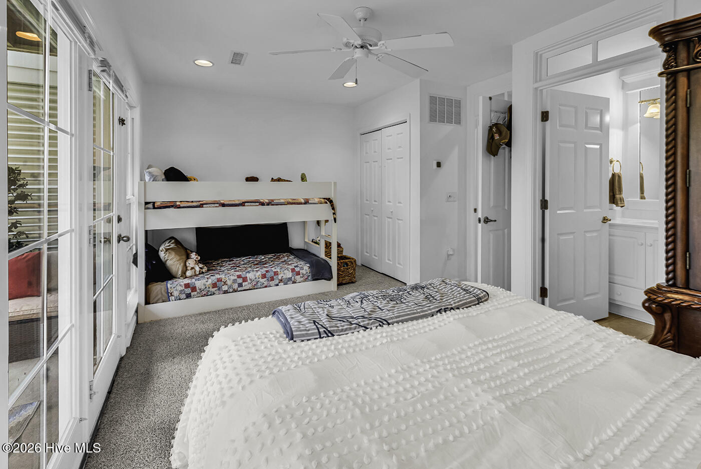 100566110 | Photo 19