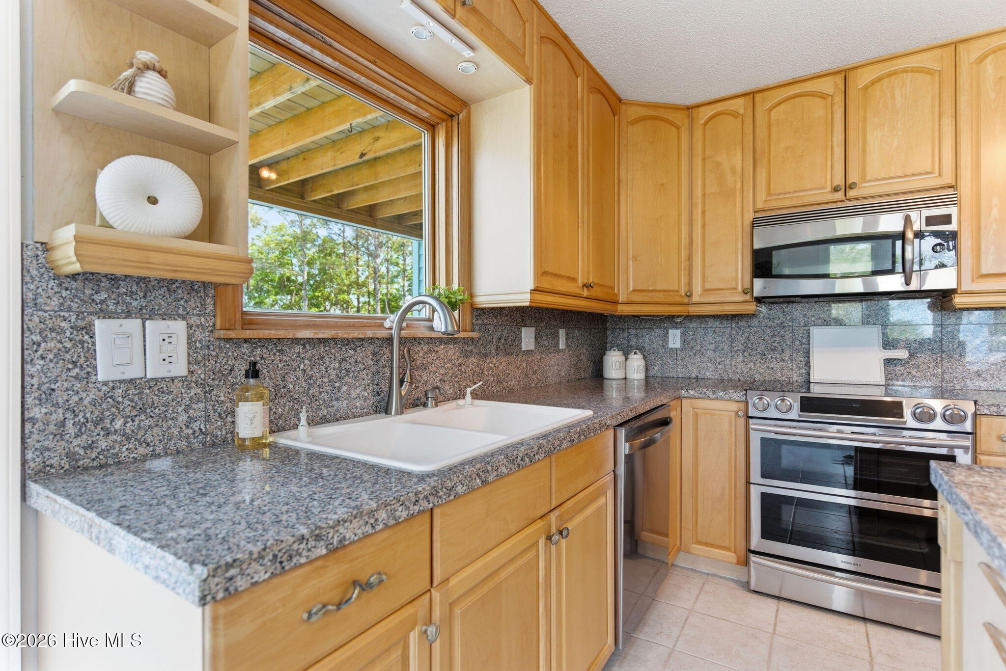 100569550 | Photo 33