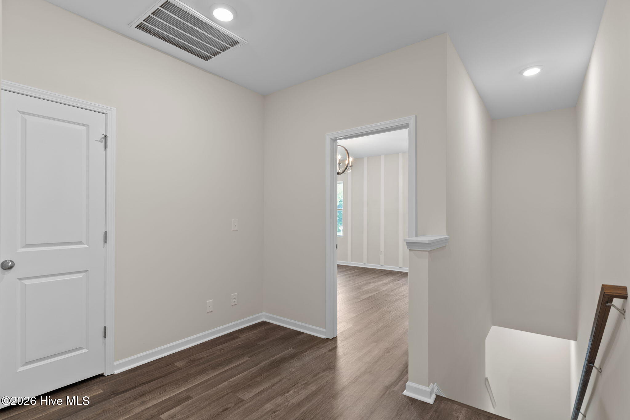 100547948 | Photo 19