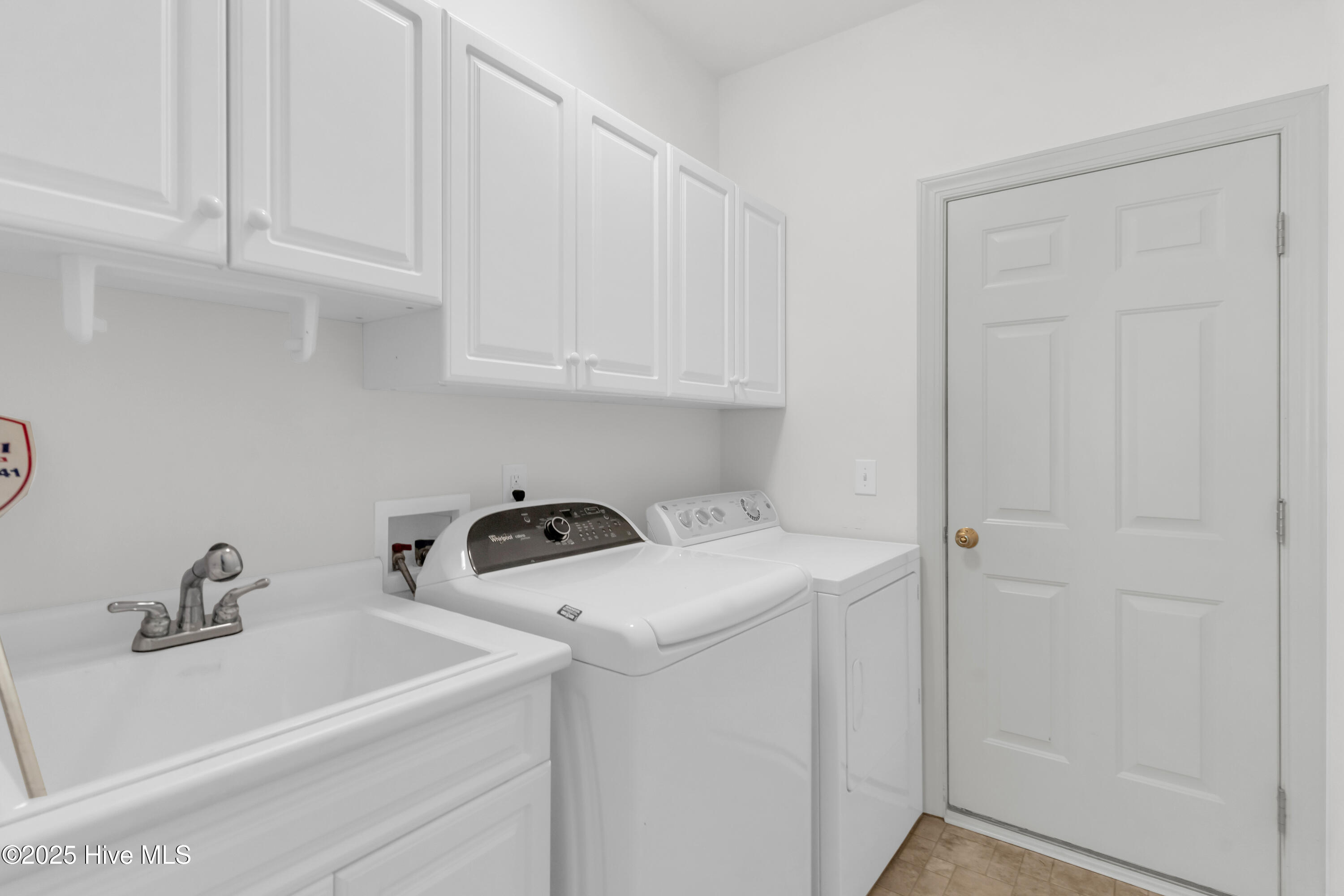 100523896 | Photo 35