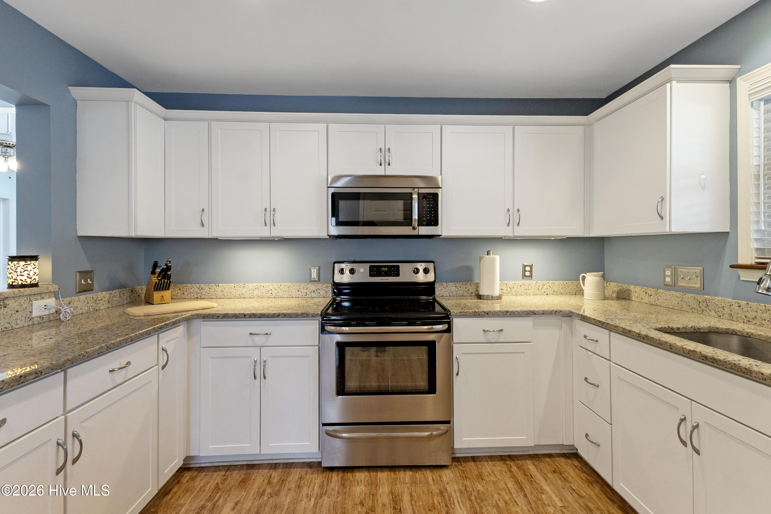 100550645 | Photo 13