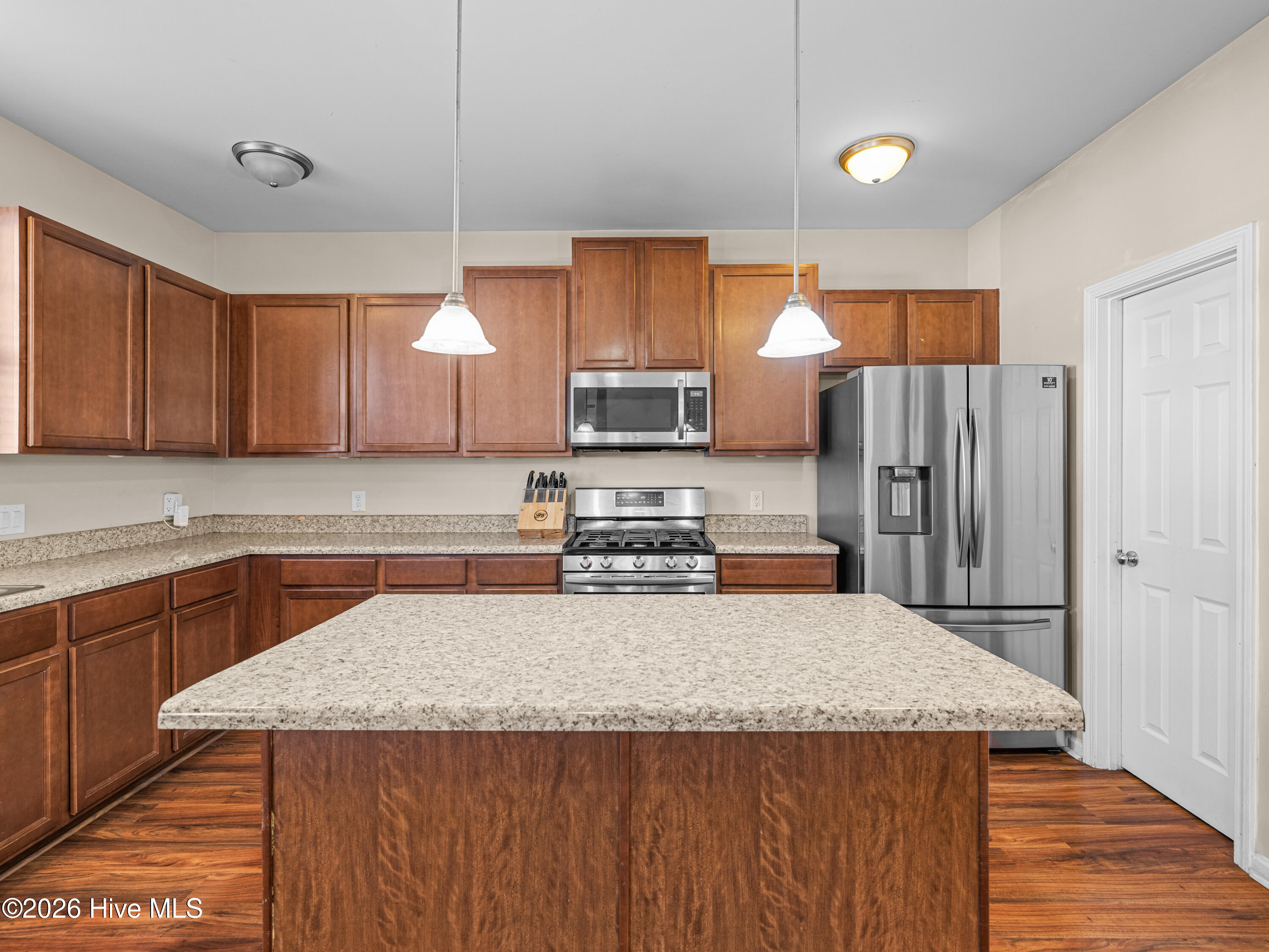 100553389 | Photo 24