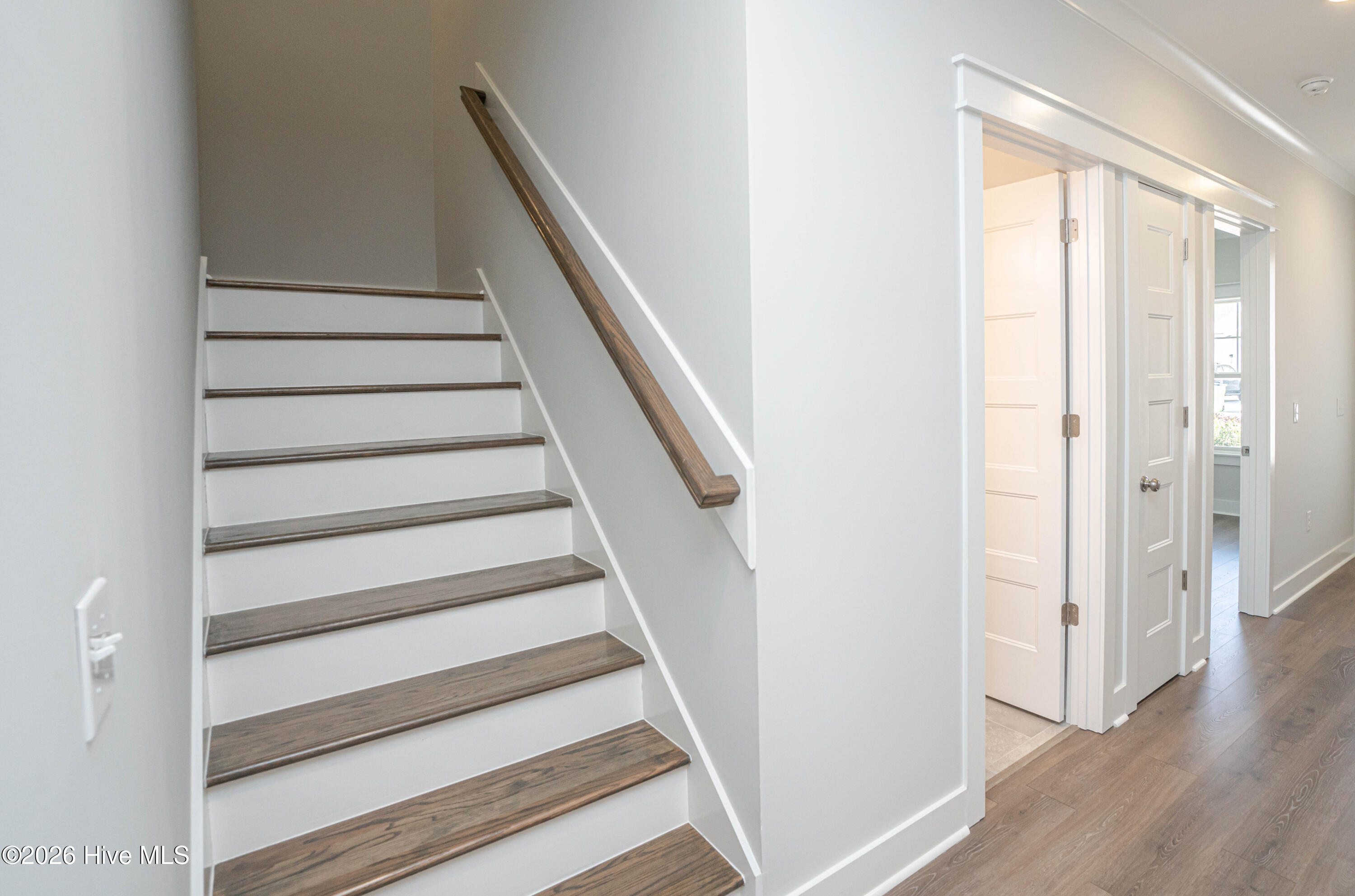 100553320 | Photo 35