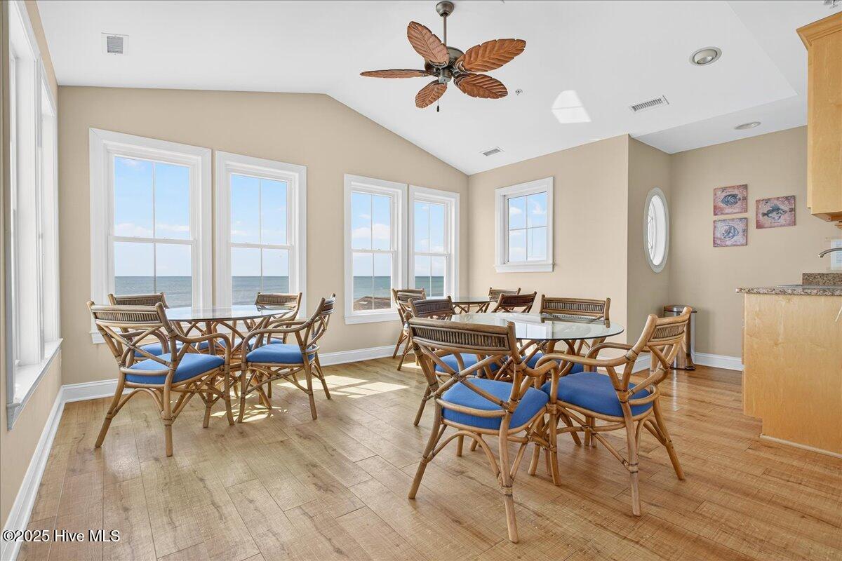 100534230 | Photo 81